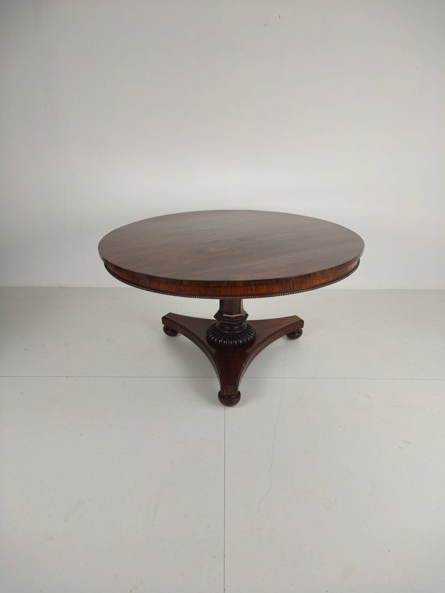 Fine Quality 19th Century William IV Rosewood Breakfast Tilt-Top Table – c.1820 Fine Quality 19th Century William IV Rosewood Breakfast Tilt-Top Table – c.1820