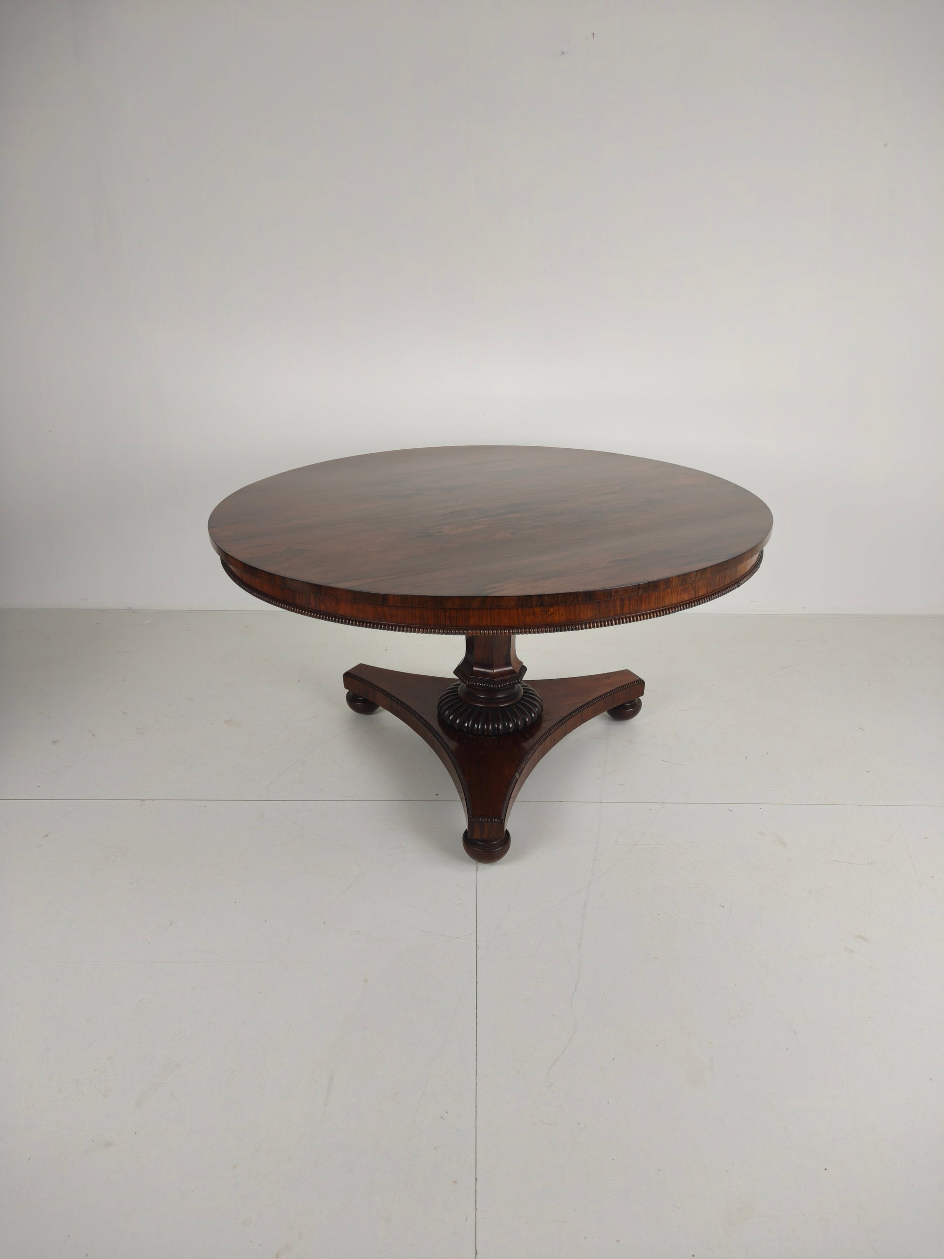 Fine Quality 19th Century William IV Rosewood Breakfast Tilt-Top Table – c.1820 Fine Quality 19th Century William IV Rosewood Breakfast Tilt-Top Table – c.1820