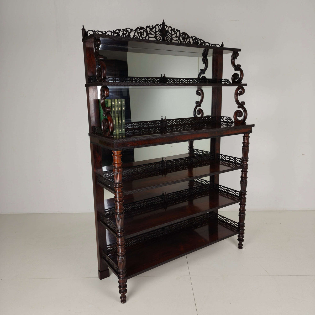 Fine Quality Rosewood Étagère with Crest – Regency / William IV Period, 19th Century Fine Quality Rosewood Étagère with Crest – Regency / William IV Period, 19th Century