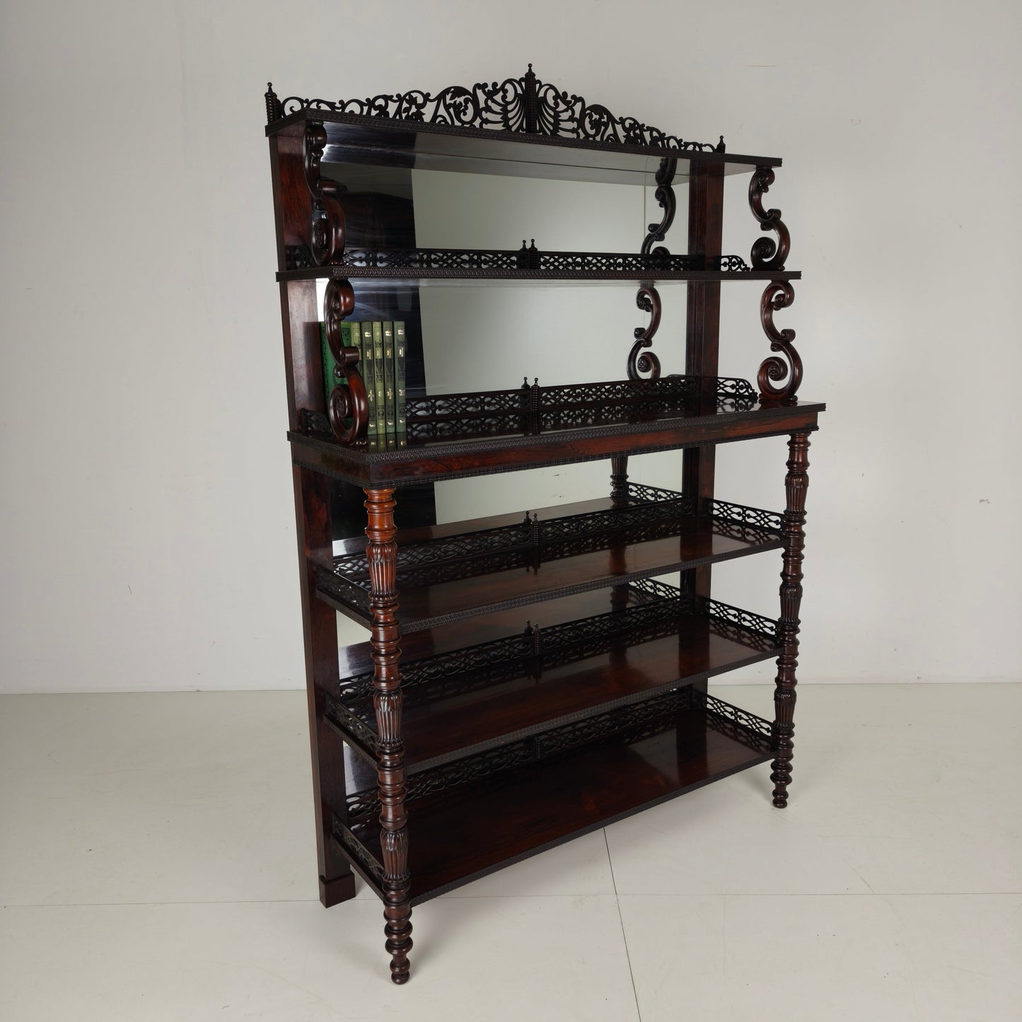 Fine Quality Rosewood Étagère with Crest – Regency / William IV Period, 19th Century Fine Quality Rosewood Étagère with Crest – Regency / William IV Period, 19th Century