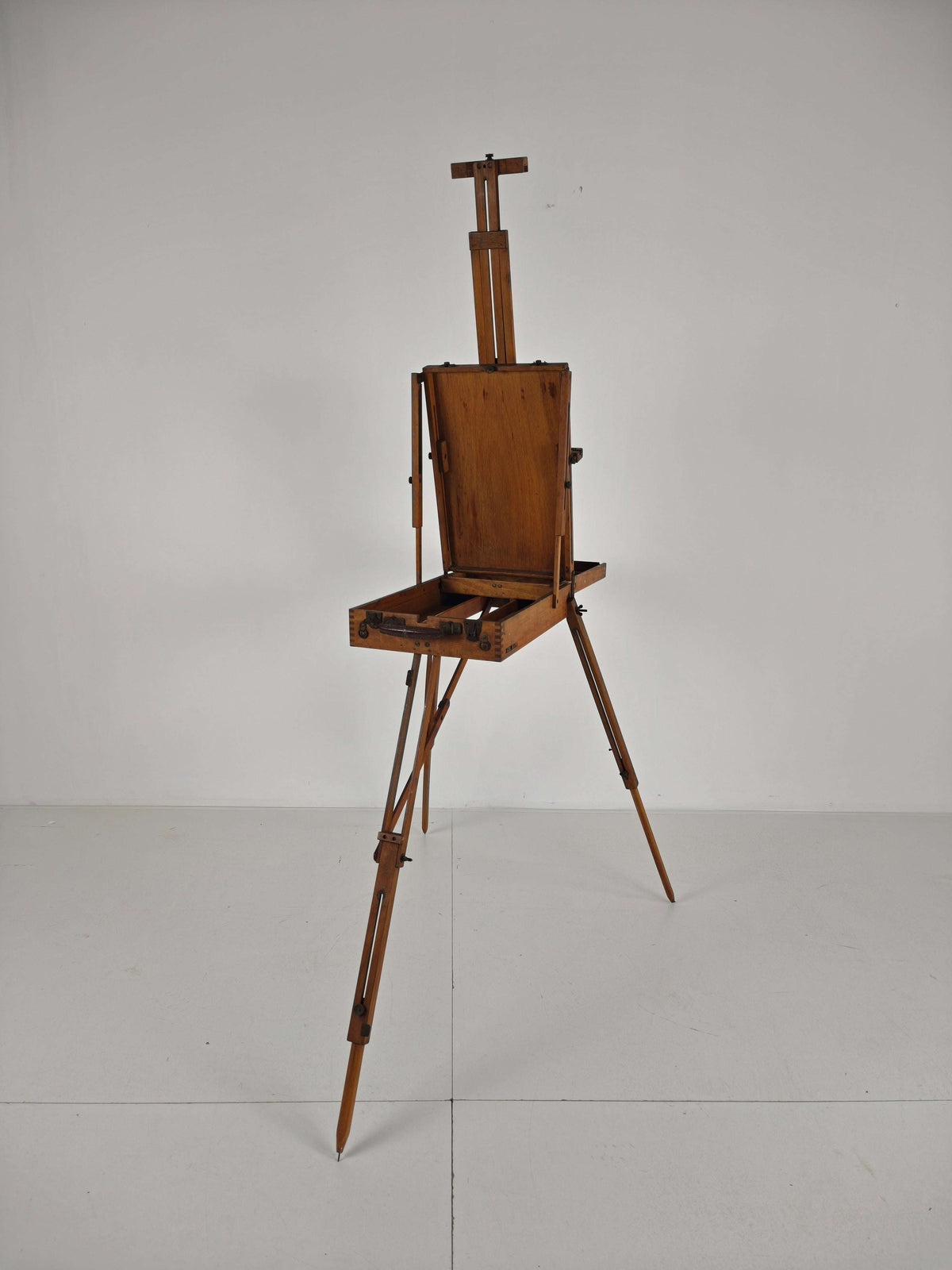 French Metamorphic Traveling Painter’s Box Easel – Grumbacher – BREV. S.G.D.G. French Metamorphic Traveling Painter’s Box Easel – Grumbacher – BREV. S.G.D.G.