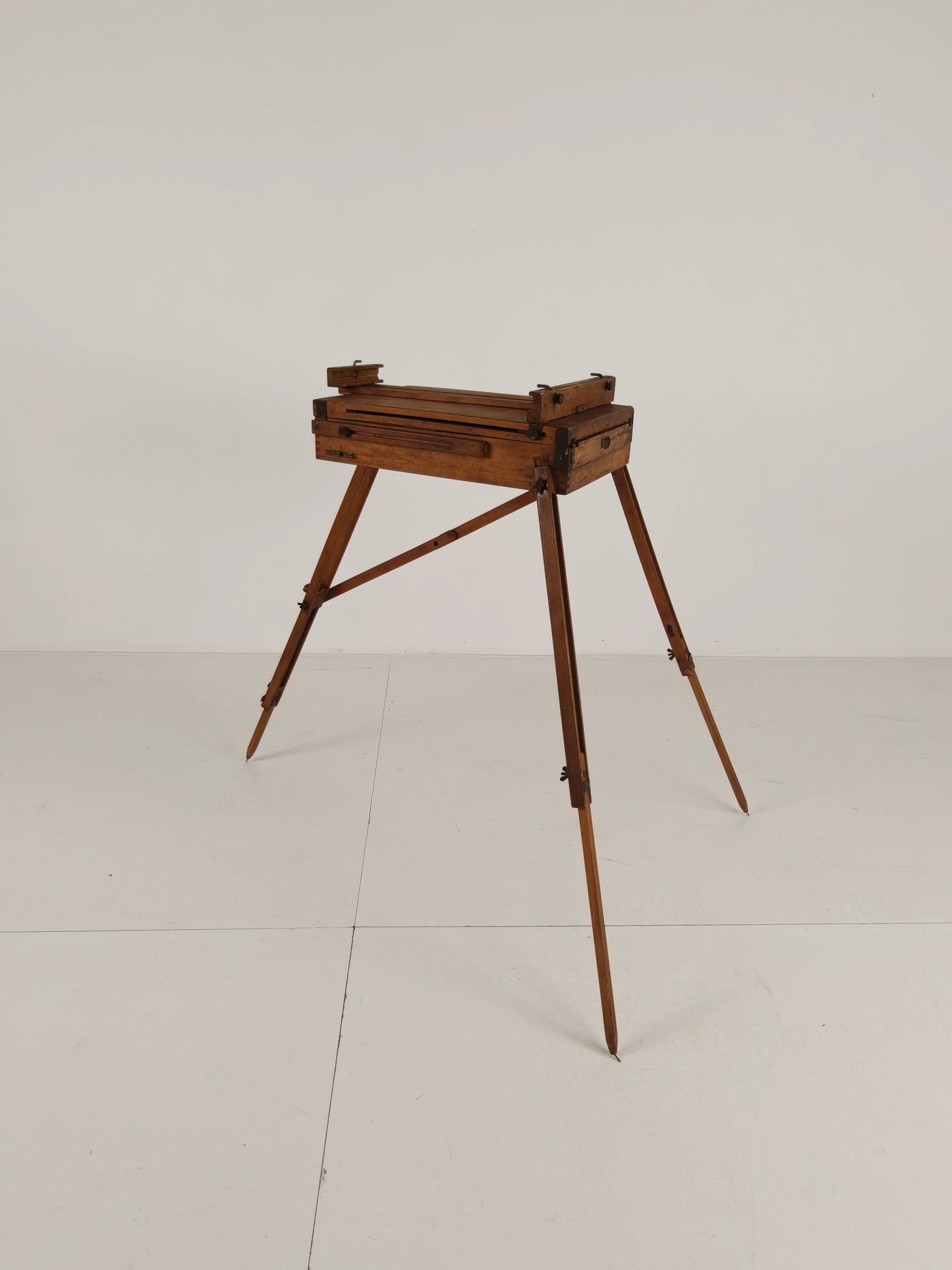 French Metamorphic Traveling Painter’s Box Easel – Grumbacher – BREV. S.G.D.G. French Metamorphic Traveling Painter’s Box Easel – Grumbacher – BREV. S.G.D.G.