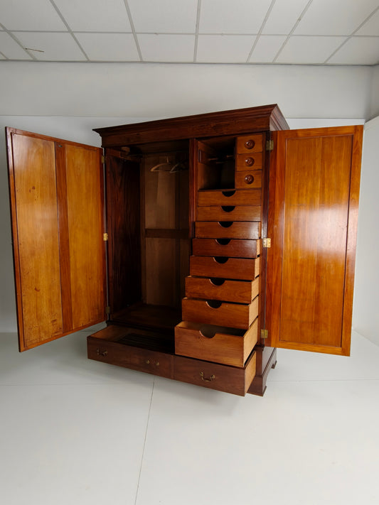 High-Quality Late 19th-Century Mahogany Wardrobe by H. Pander & Zonen High-Quality Late 19th-Century Mahogany Wardrobe by H. Pander & Zonen