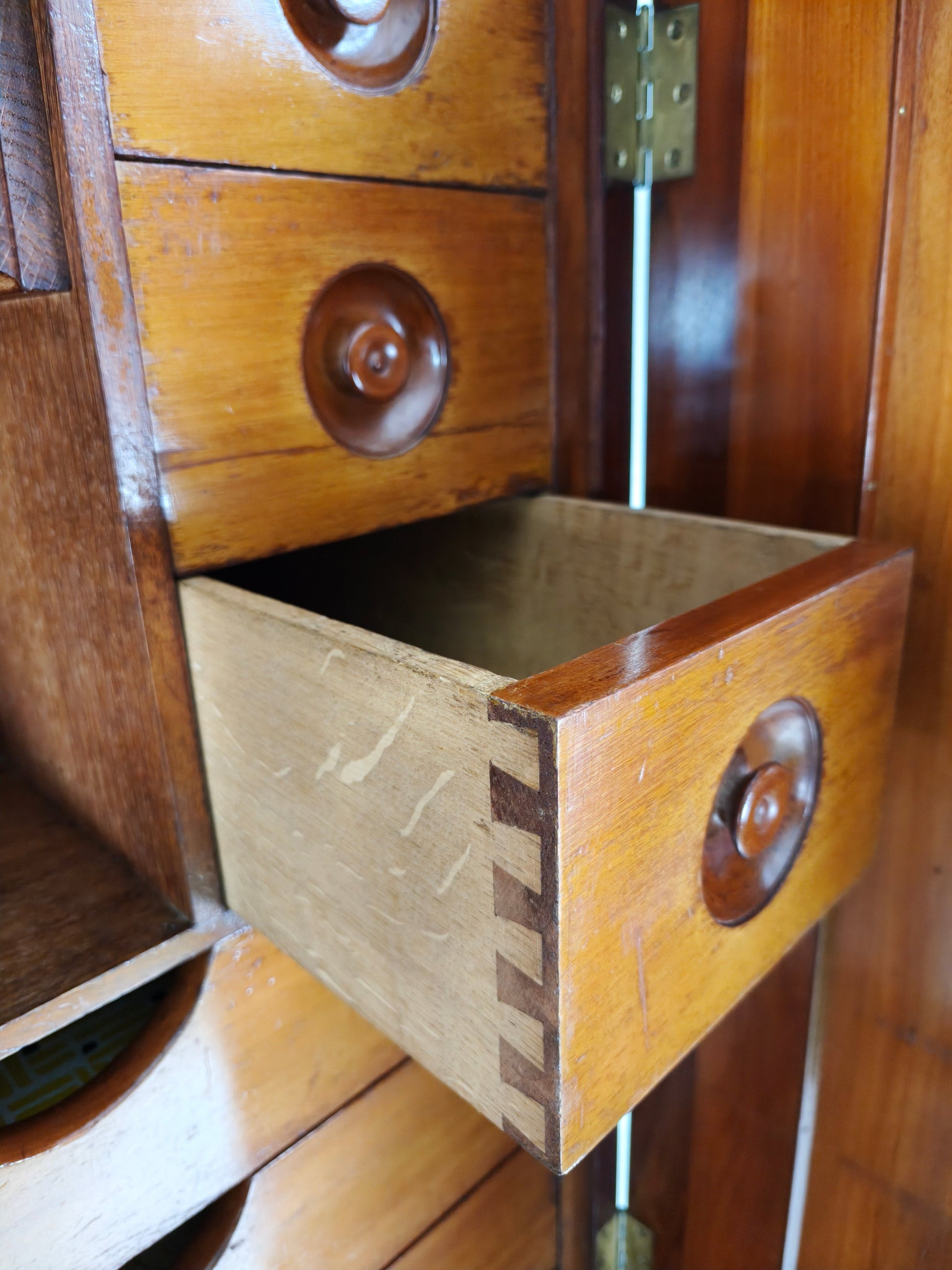 High-Quality Late 19th-Century Mahogany Wardrobe by H. Pander & Zonen High-Quality Late 19th-Century Mahogany Wardrobe by H. Pander & Zonen