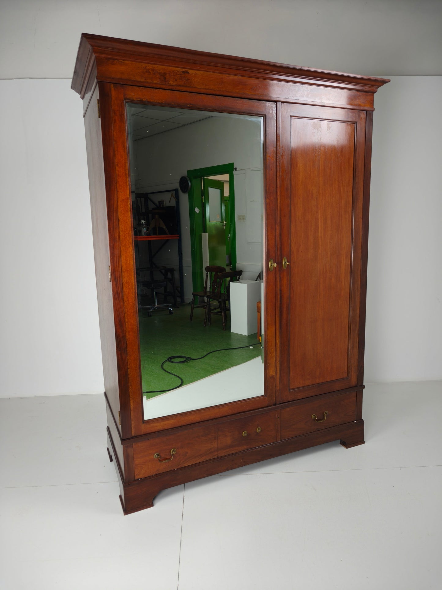 High-Quality Late 19th-Century Mahogany Wardrobe by H. Pander & Zonen High-Quality Late 19th-Century Mahogany Wardrobe by H. Pander & Zonen