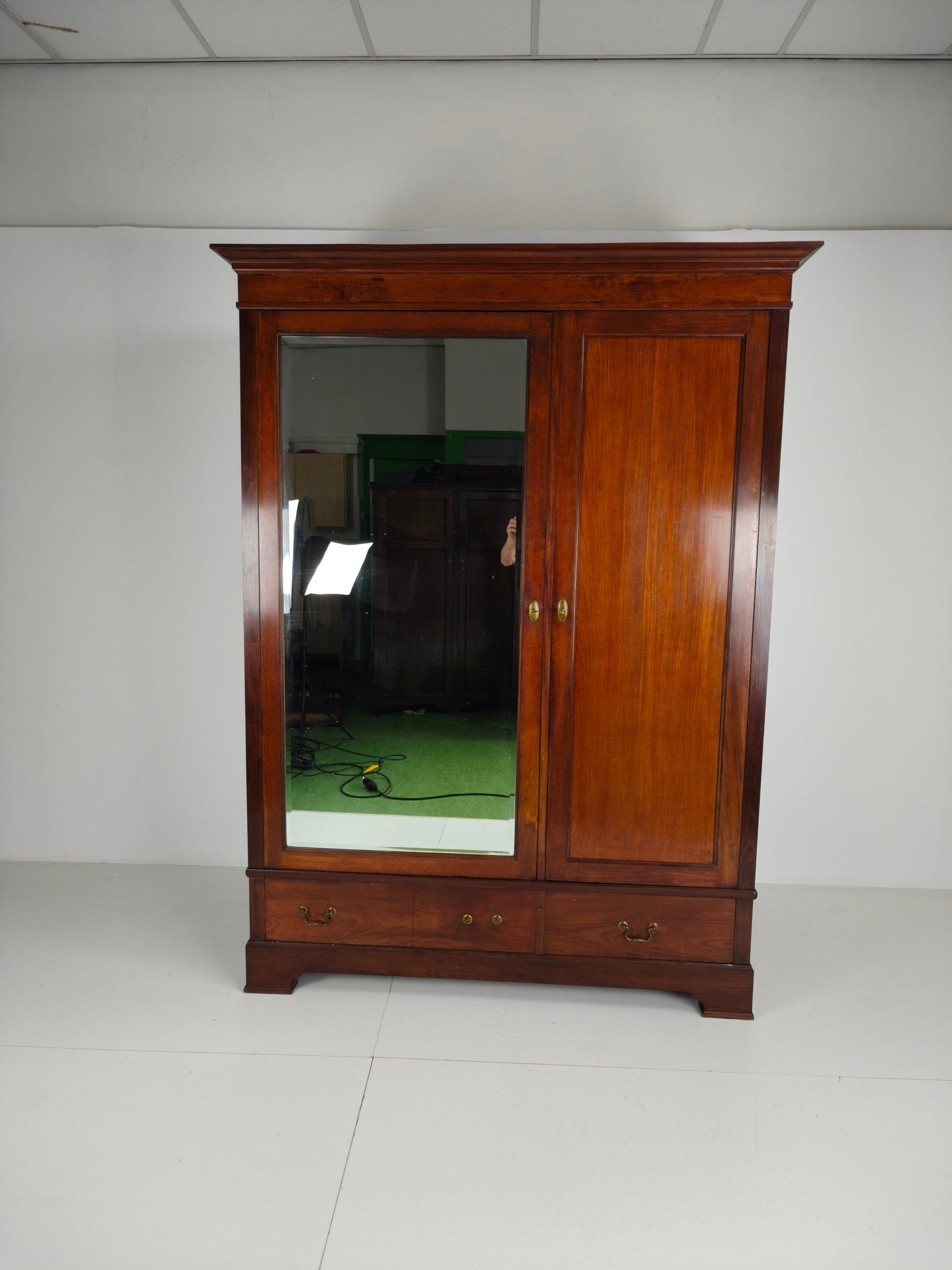 High-Quality Late 19th-Century Mahogany Wardrobe by H. Pander & Zonen High-Quality Late 19th-Century Mahogany Wardrobe by H. Pander & Zonen