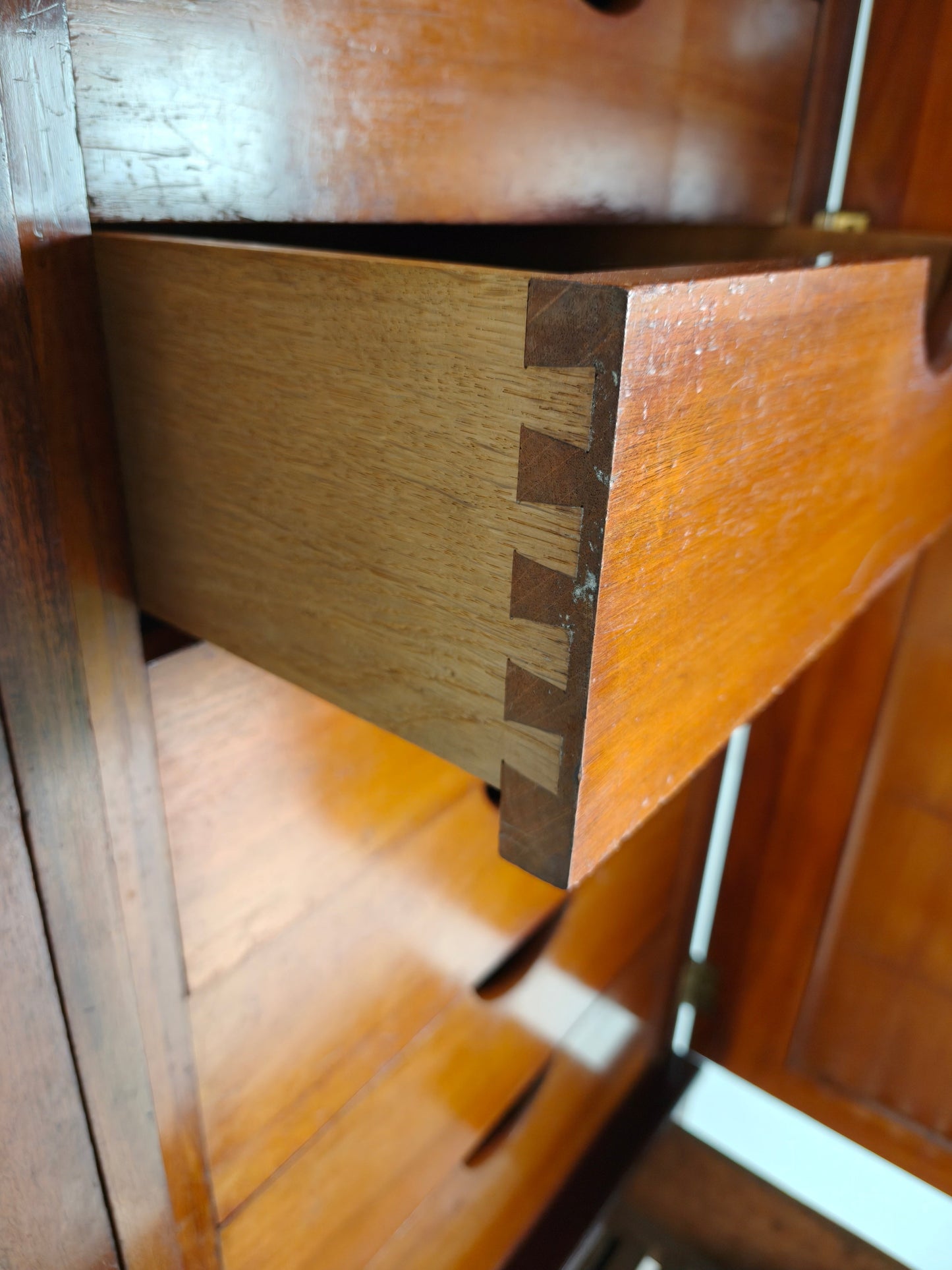 High-Quality Late 19th-Century Mahogany Wardrobe by H. Pander & Zonen High-Quality Late 19th-Century Mahogany Wardrobe by H. Pander & Zonen
