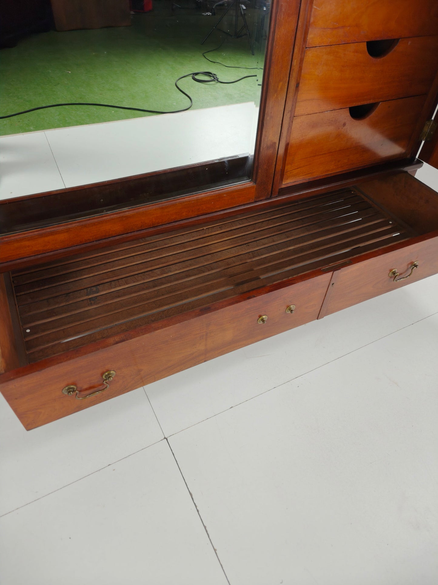 High-Quality Late 19th-Century Mahogany Wardrobe by H. Pander & Zonen High-Quality Late 19th-Century Mahogany Wardrobe by H. Pander & Zonen