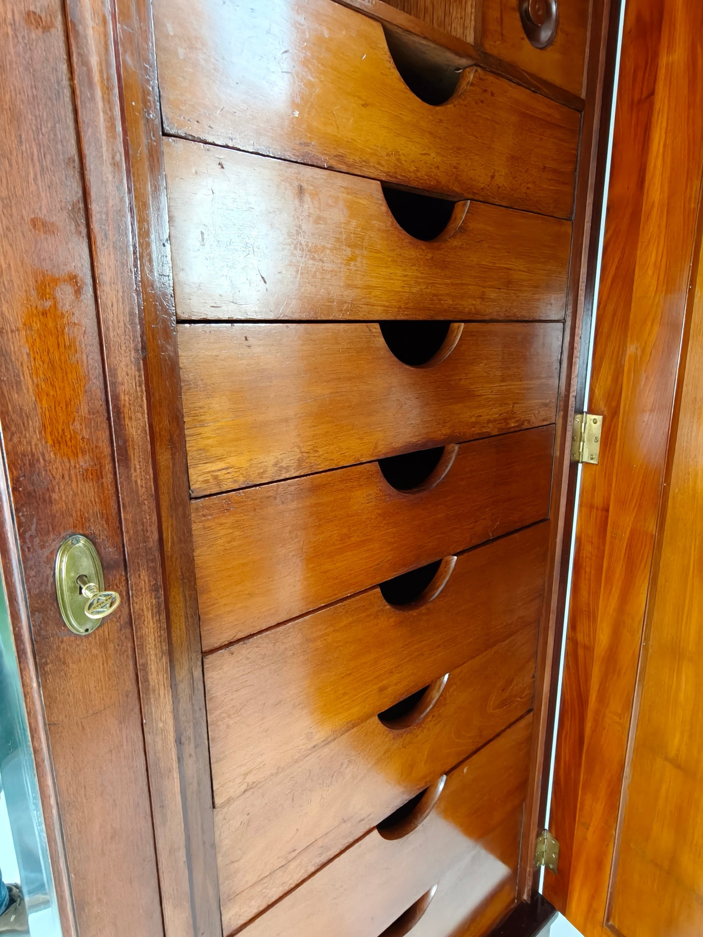 High-Quality Late 19th-Century Mahogany Wardrobe by H. Pander & Zonen High-Quality Late 19th-Century Mahogany Wardrobe by H. Pander & Zonen