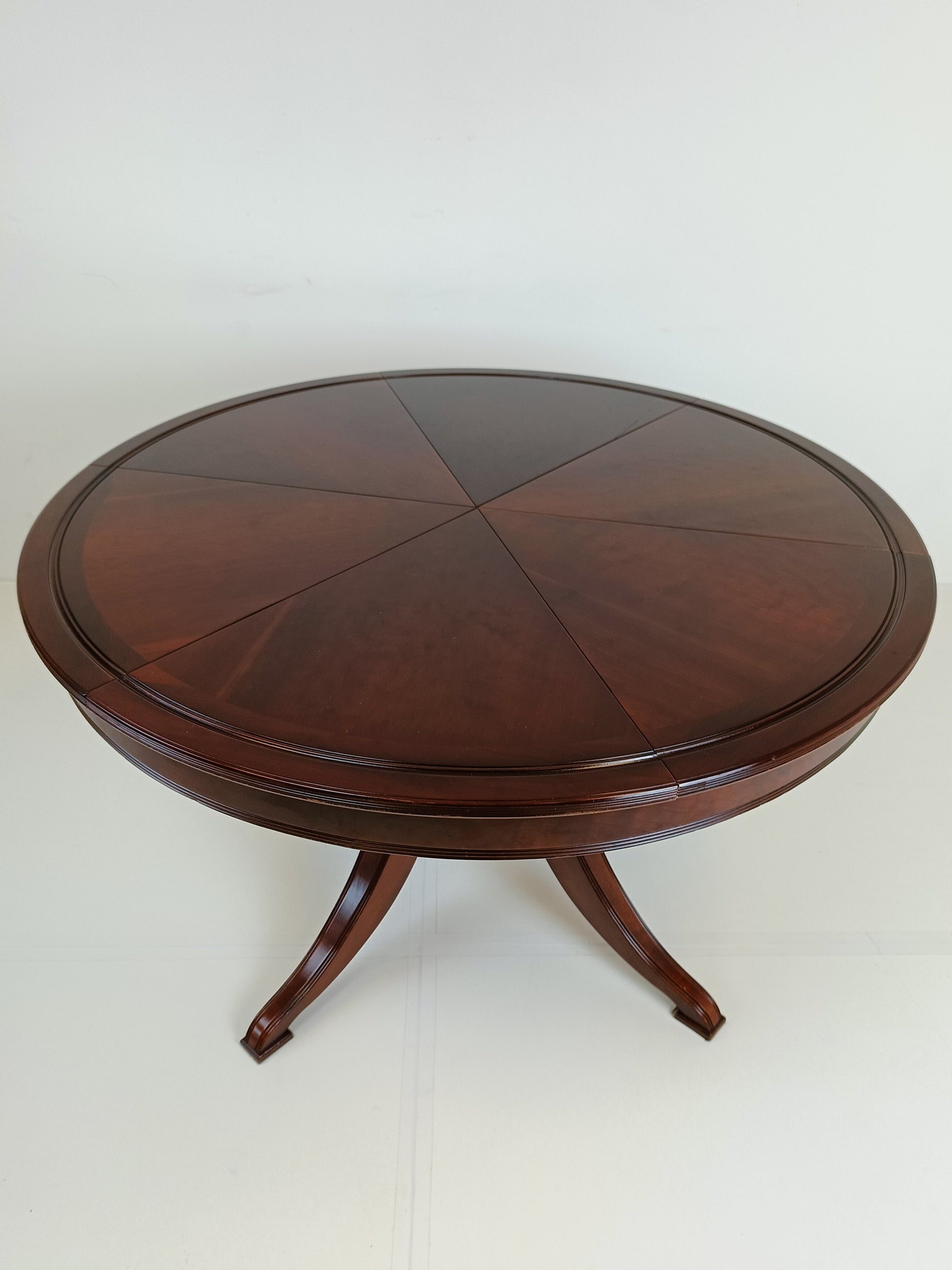Jupe Expanding Round Table Jupe Expanding Round Table
