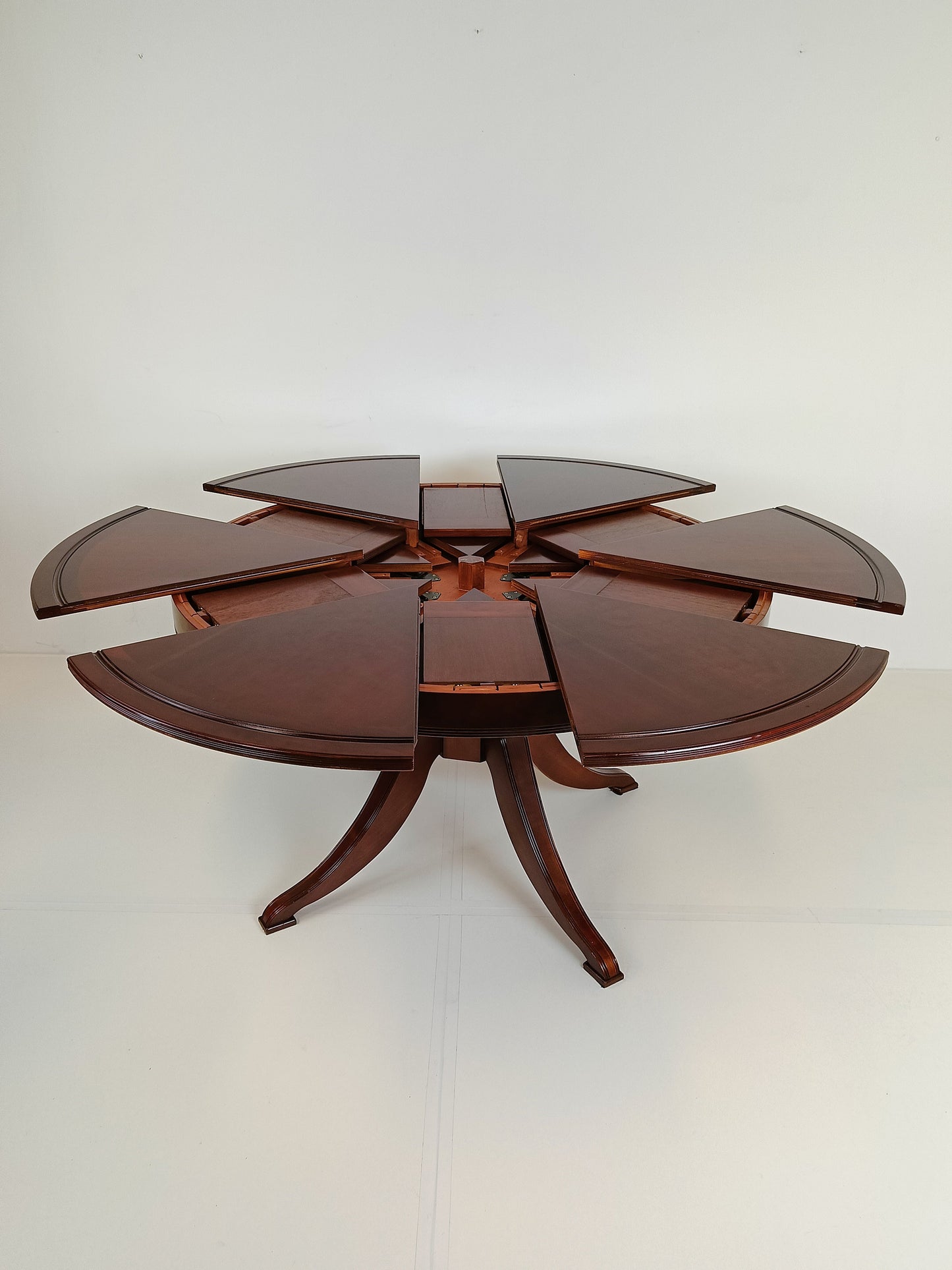 Jupe Expanding Round Table Jupe Expanding Round Table