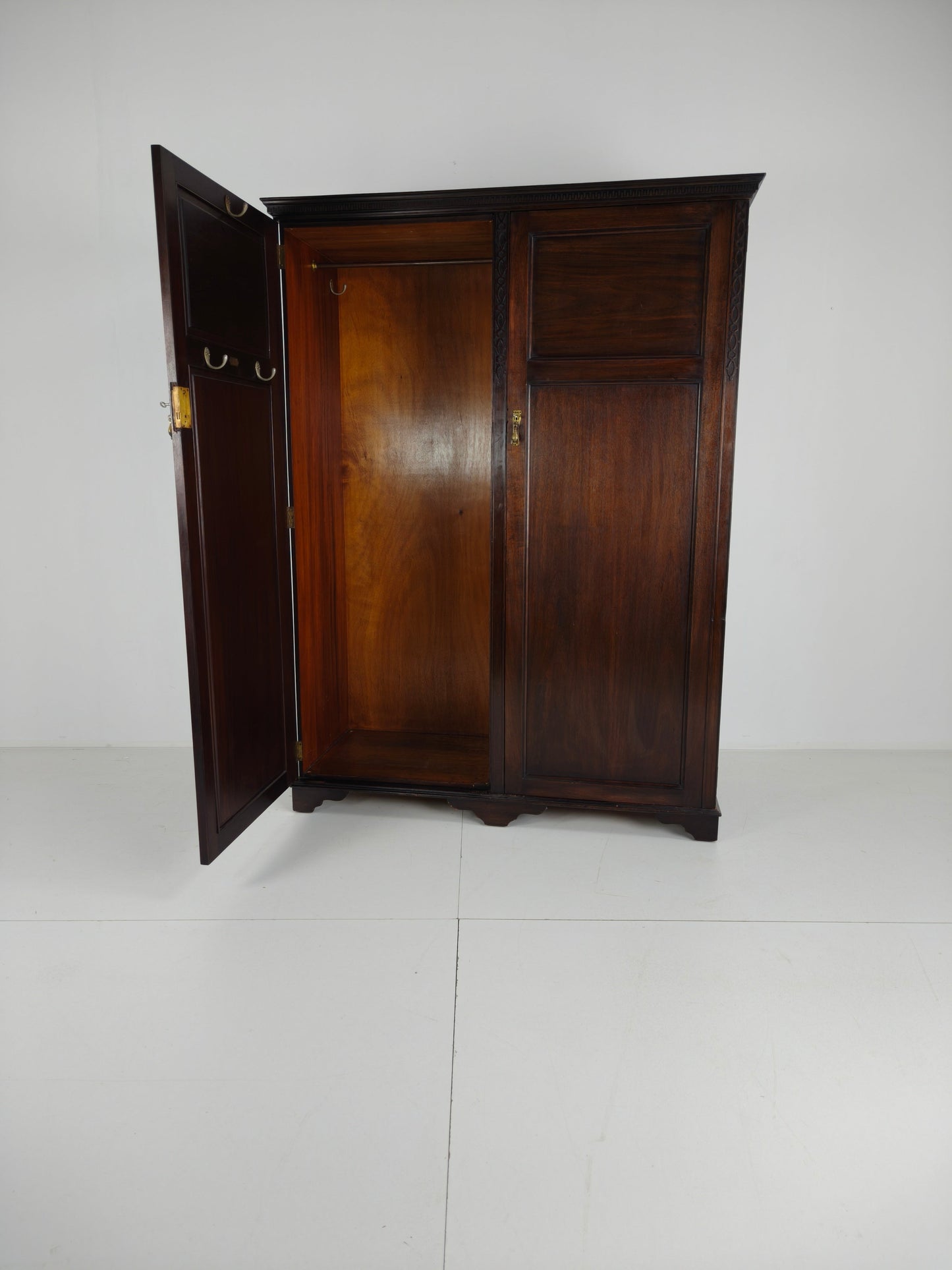 Lady’s Art Deco Mahogany Wardrobe by Waring & Gillow – c.1920s Lady’s Art Deco Mahogany Wardrobe by Waring & Gillow – c.1920s