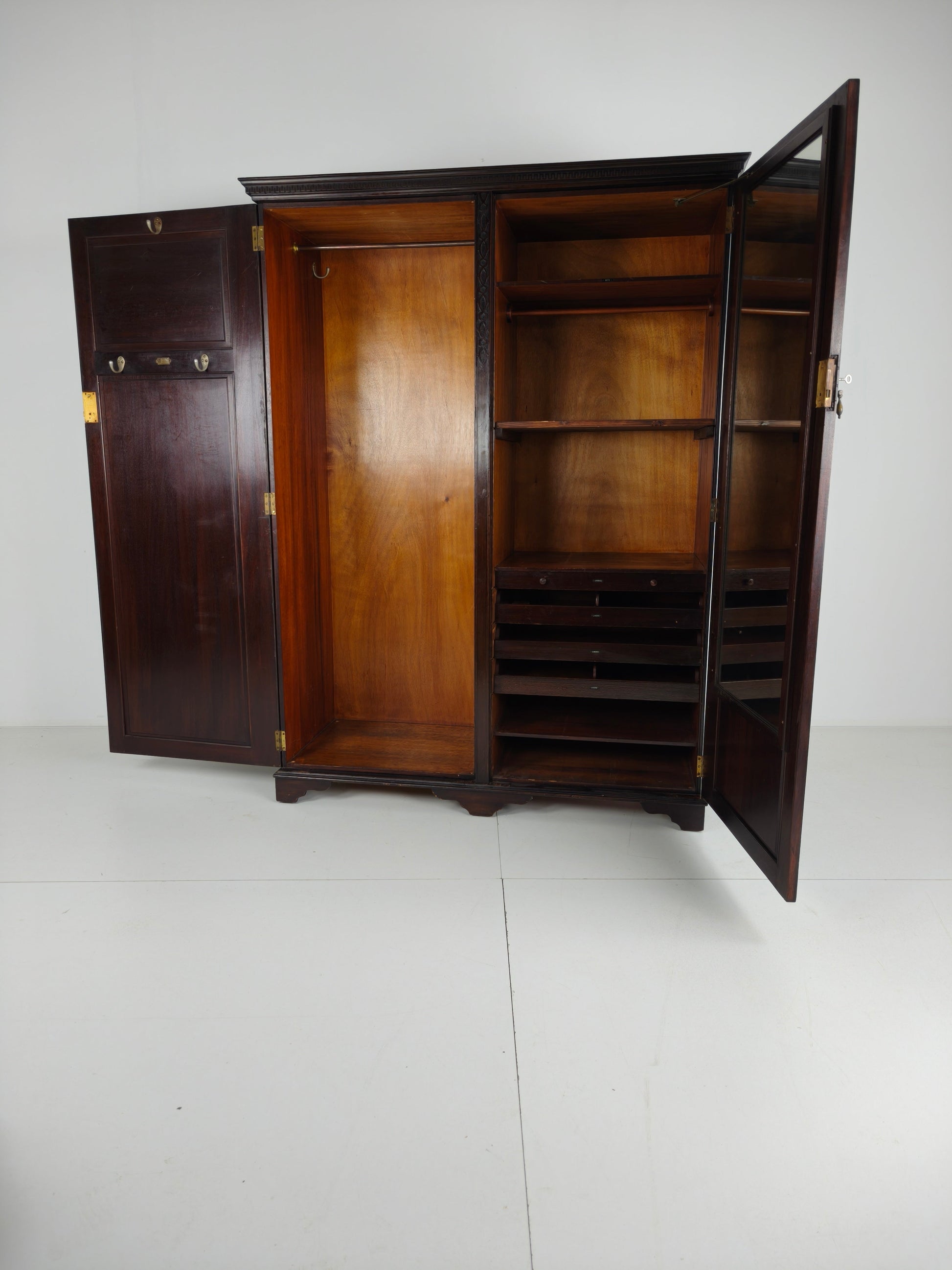 Lady’s Art Deco Mahogany Wardrobe by Waring & Gillow – c.1920s Lady’s Art Deco Mahogany Wardrobe by Waring & Gillow – c.1920s