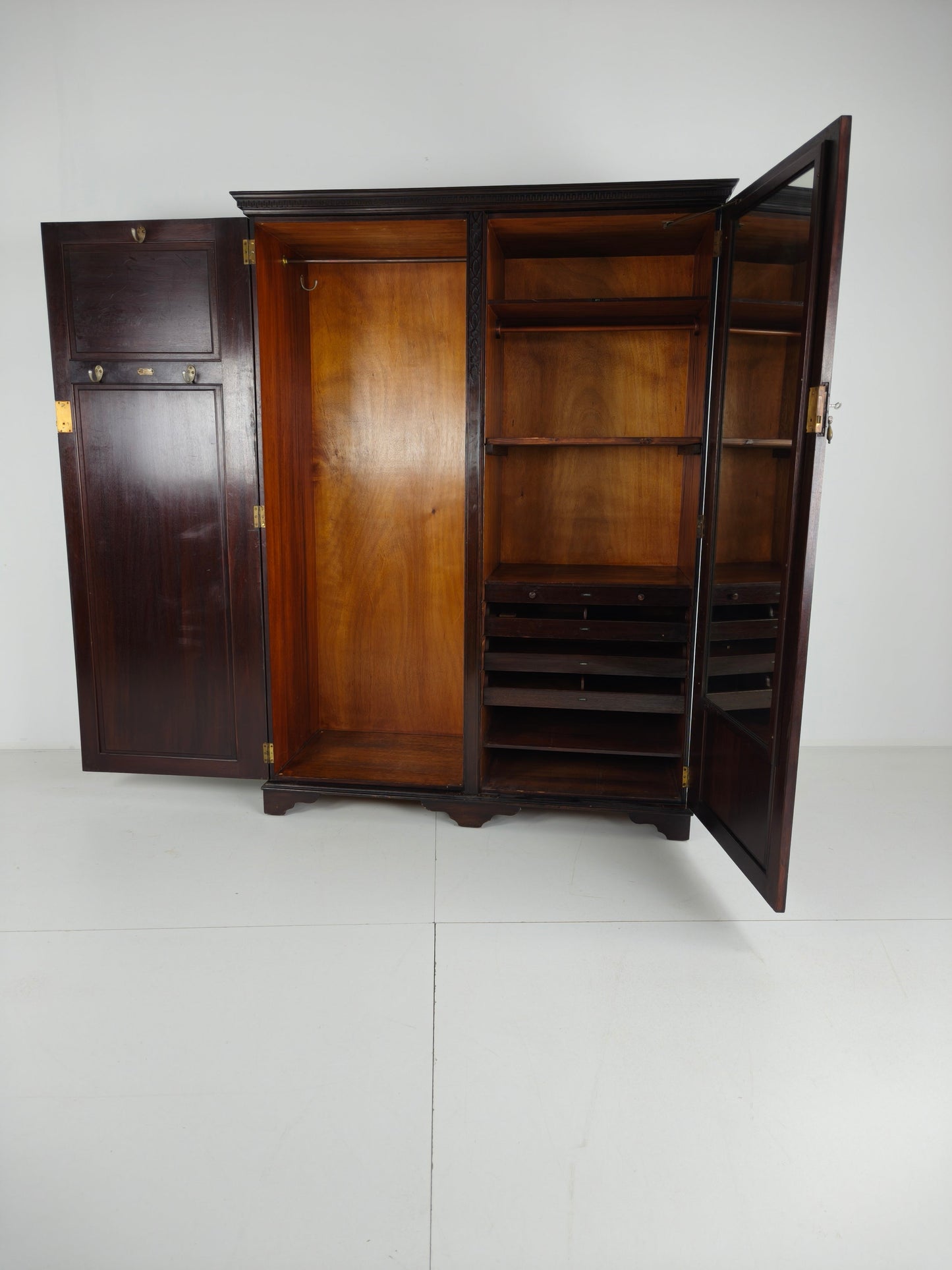 Lady’s Art Deco Mahogany Wardrobe by Waring & Gillow – c.1920s Lady’s Art Deco Mahogany Wardrobe by Waring & Gillow – c.1920s