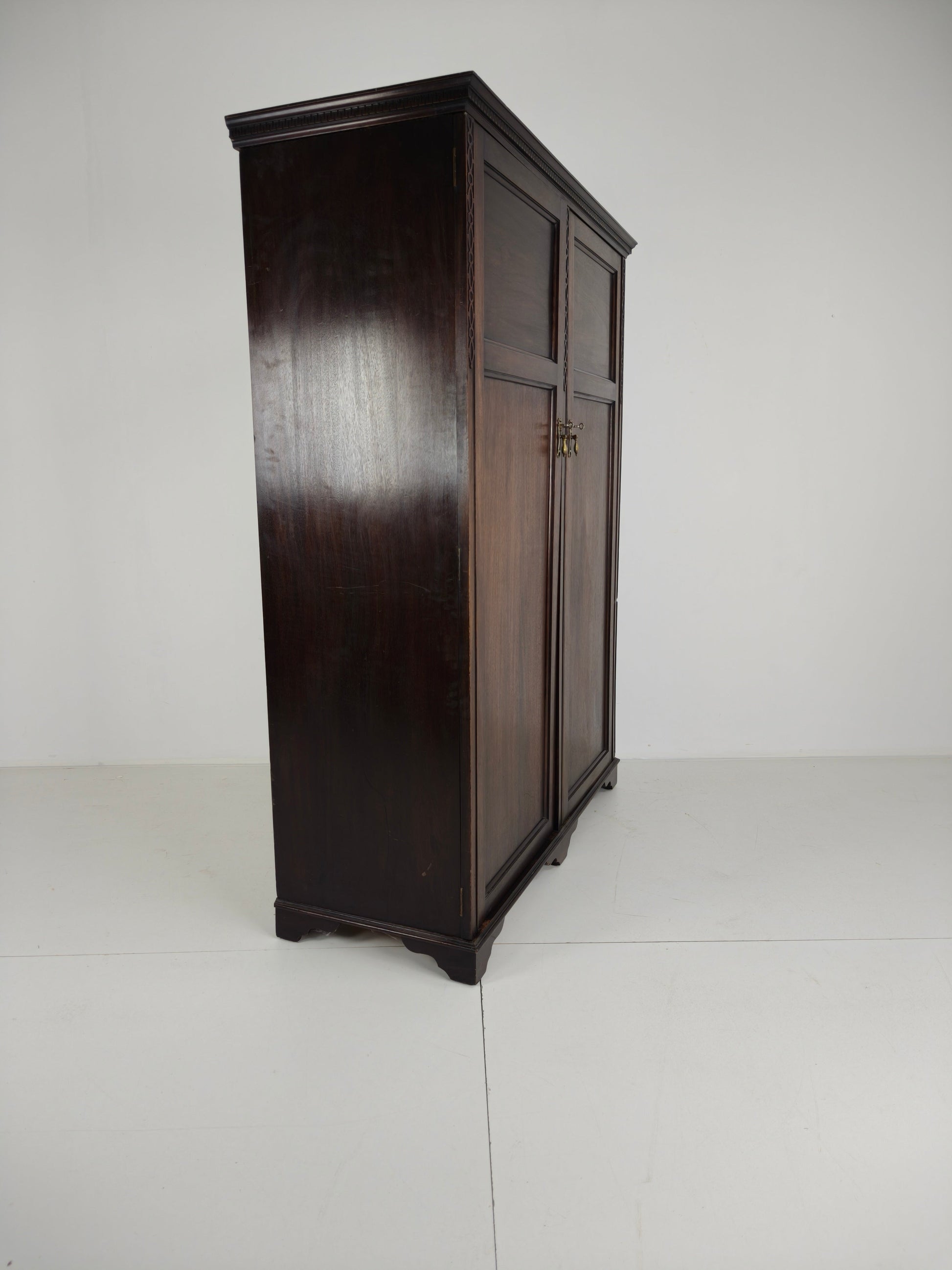 Lady’s Art Deco Mahogany Wardrobe by Waring & Gillow – c.1920s Lady’s Art Deco Mahogany Wardrobe by Waring & Gillow – c.1920s