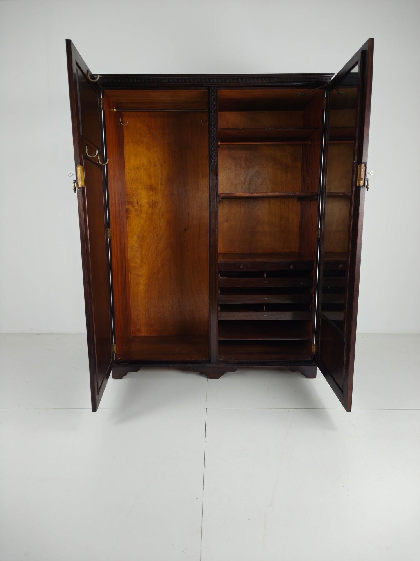 Lady’s Art Deco Mahogany Wardrobe by Waring & Gillow – c.1920s Lady’s Art Deco Mahogany Wardrobe by Waring & Gillow – c.1920s