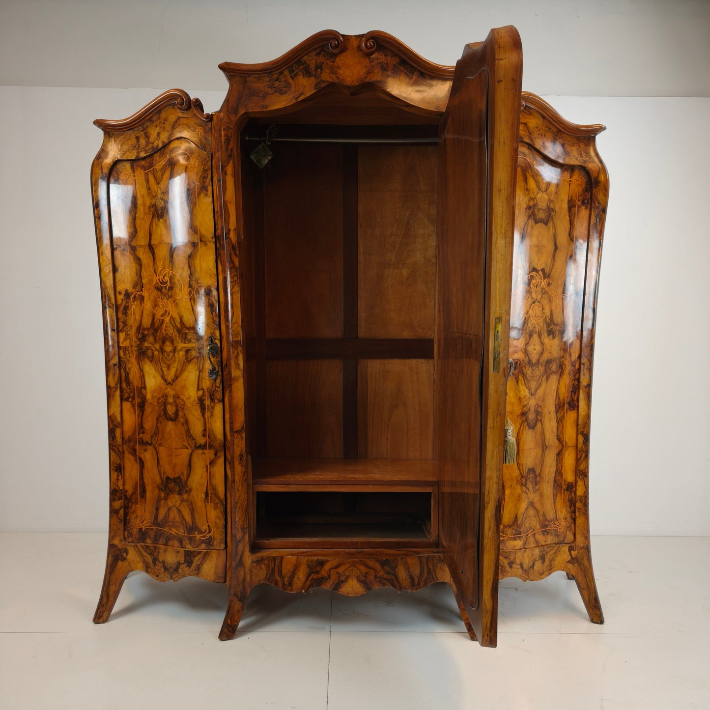 Large Antique Italian Armoire / Wardrobe – Burl Walnut, Bombé Shape Large Antique Italian Armoire / Wardrobe – Burl Walnut, Bombé Shape