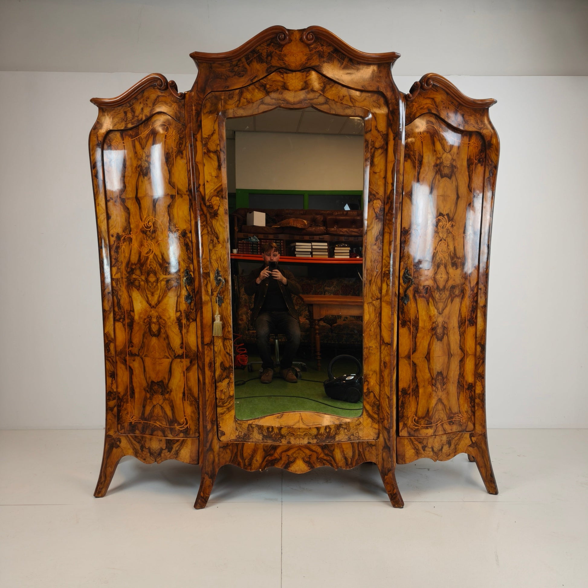 Large Antique Italian Armoire / Wardrobe – Burl Walnut, Bombé Shape Large Antique Italian Armoire / Wardrobe – Burl Walnut, Bombé Shape