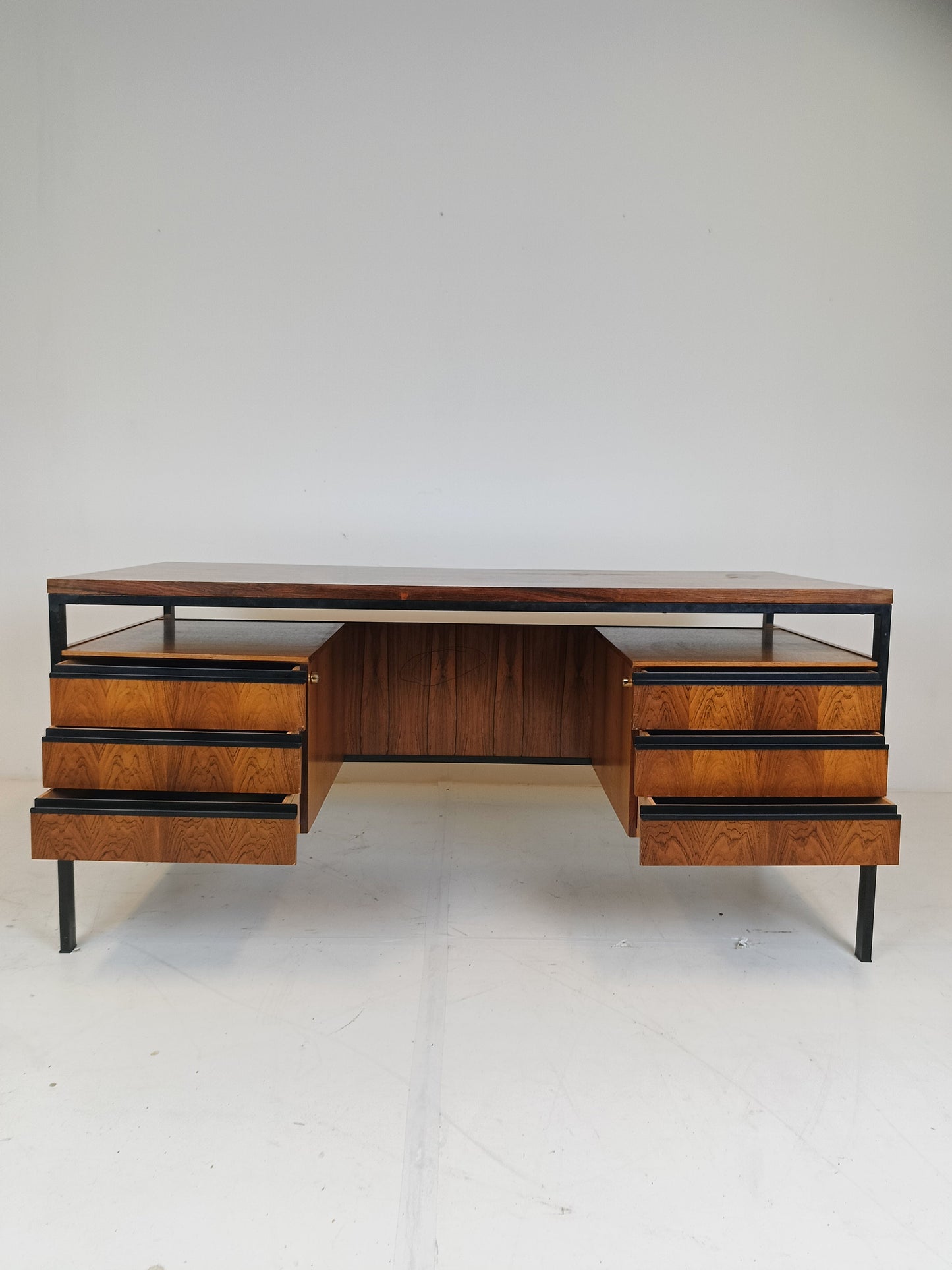 Large heavy Desk By Friso Kramer Eeka furniture Large heavy Desk By Friso Kramer Eeka furniture