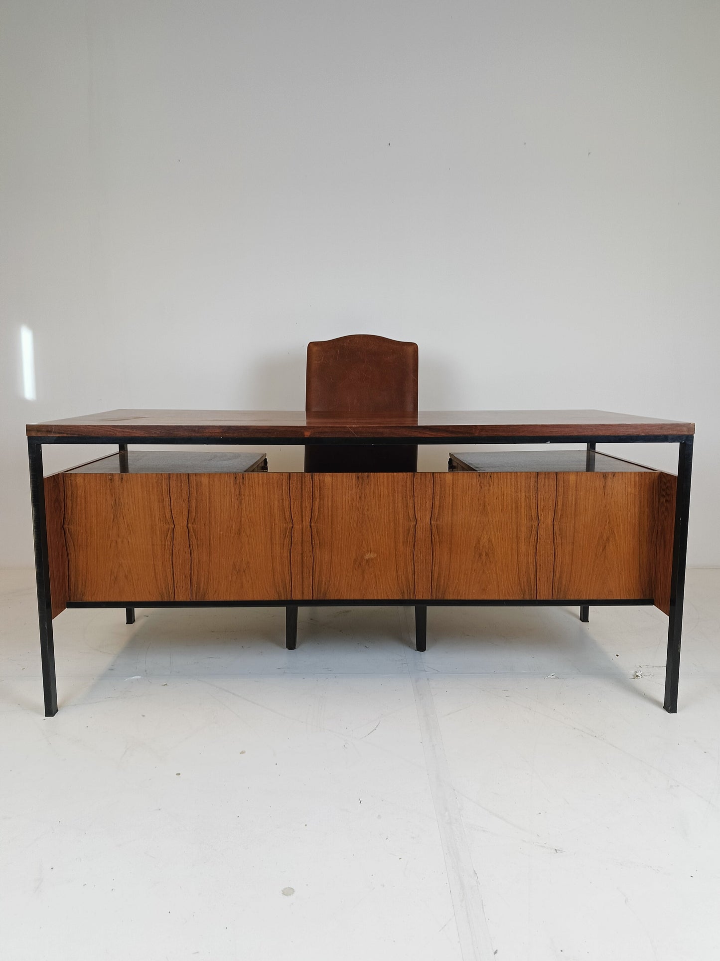 Large heavy Desk By Friso Kramer Eeka furniture Large heavy Desk By Friso Kramer Eeka furniture