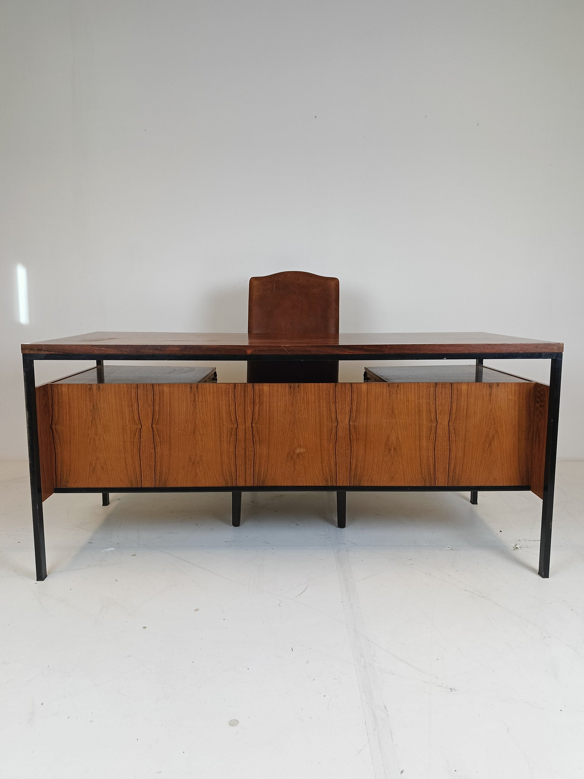 Large heavy Desk By Friso Kramer Eeka furniture Large heavy Desk By Friso Kramer Eeka furniture