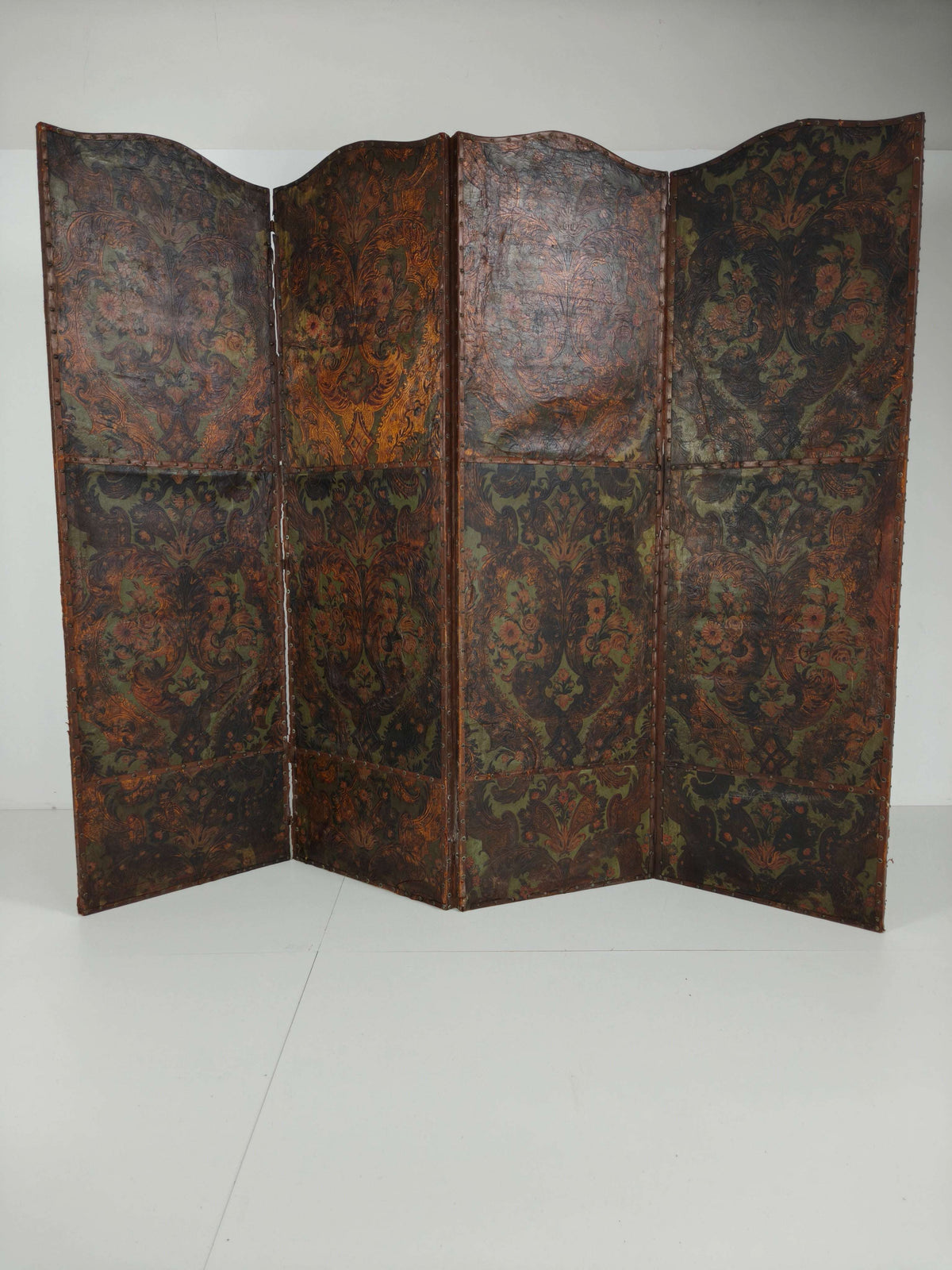Late 18th-Century Belgian Embossed Leather Folding Screen – After Daniel Marot Late 18th-Century Belgian Embossed Leather Folding Screen – After Daniel Marot