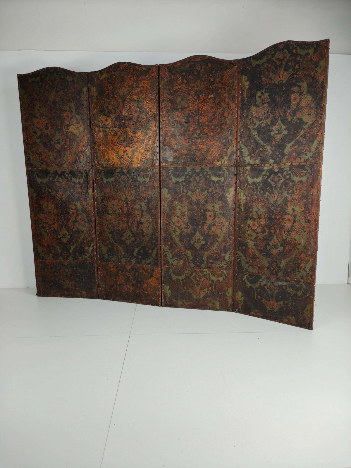 Late 18th-Century Belgian Embossed Leather Folding Screen – After Daniel Marot Late 18th-Century Belgian Embossed Leather Folding Screen – After Daniel Marot