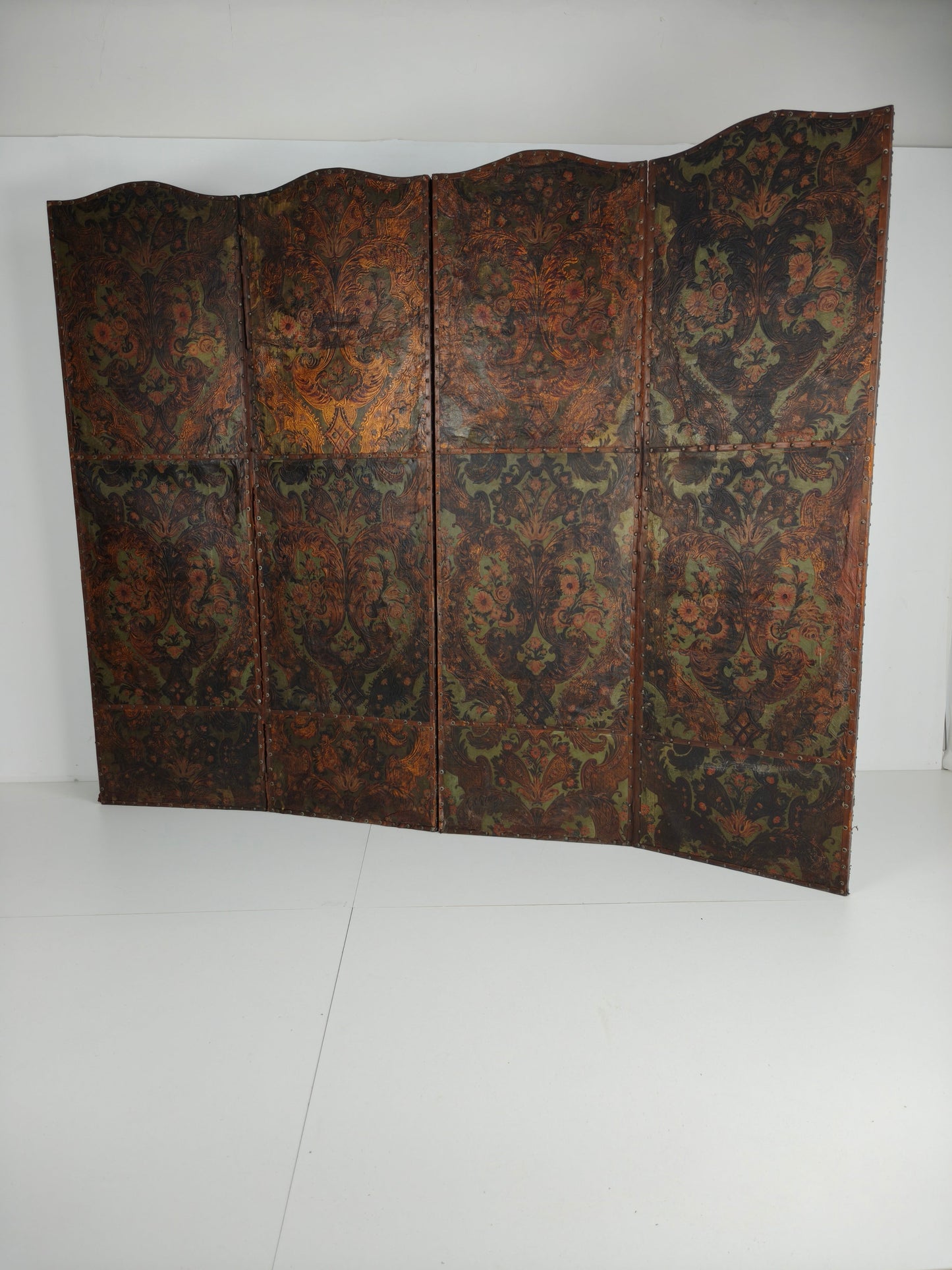 Late 18th-Century Belgian Embossed Leather Folding Screen – After Daniel Marot Late 18th-Century Belgian Embossed Leather Folding Screen – After Daniel Marot
