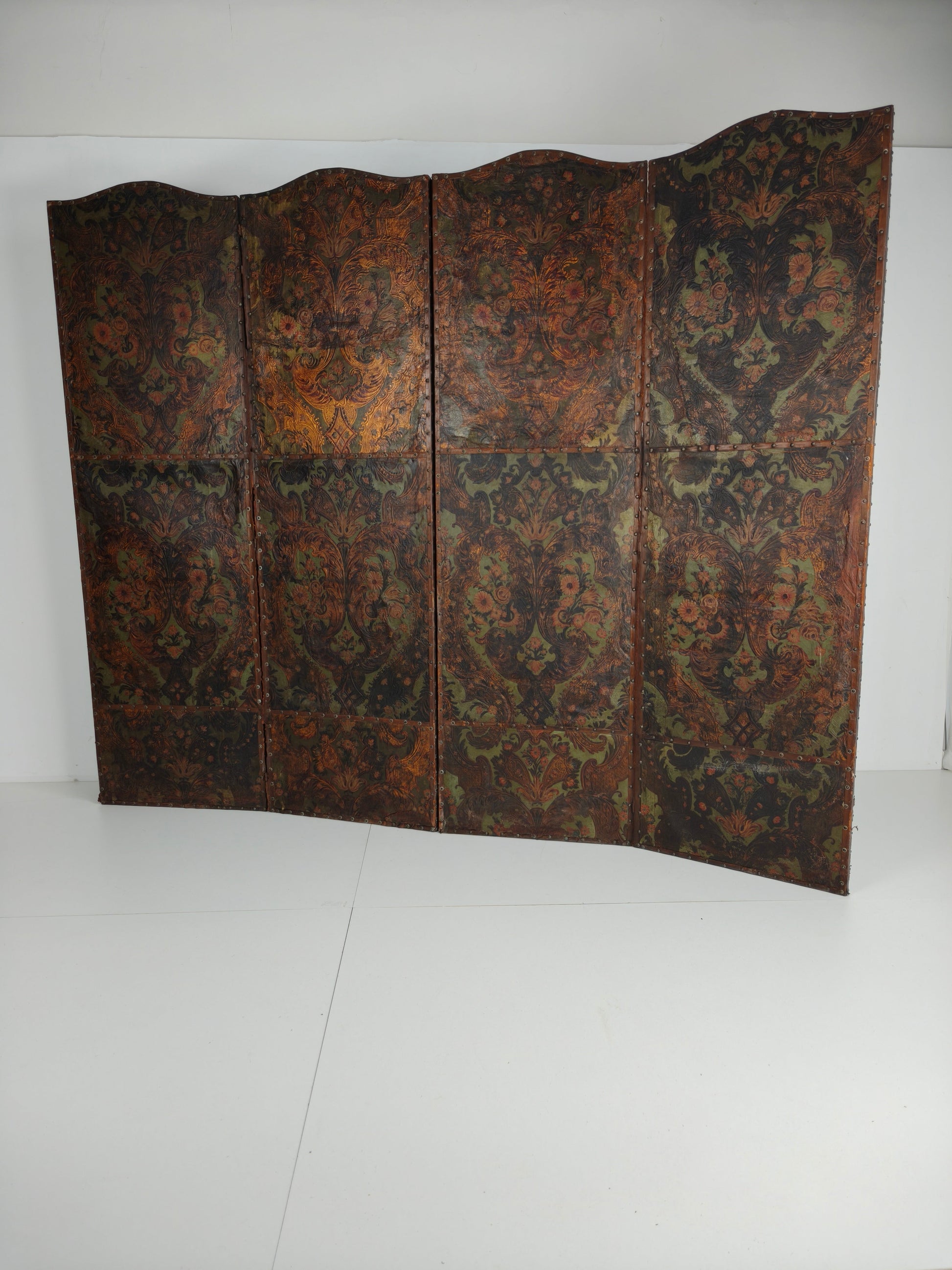 Late 18th-Century Belgian Embossed Leather Folding Screen – After Daniel Marot Late 18th-Century Belgian Embossed Leather Folding Screen – After Daniel Marot