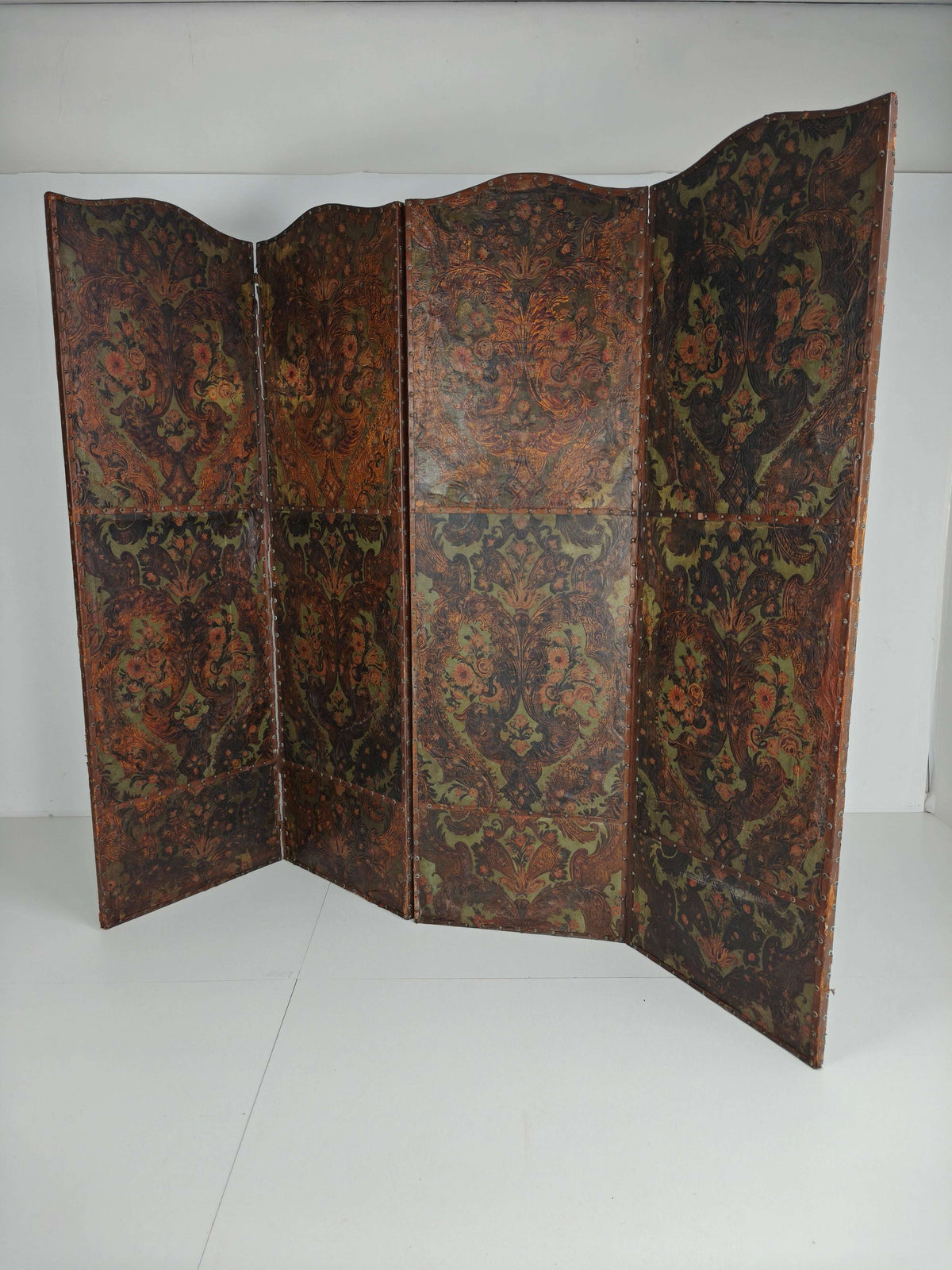 Late 18th-Century Belgian Embossed Leather Folding Screen – After Daniel Marot Late 18th-Century Belgian Embossed Leather Folding Screen – After Daniel Marot