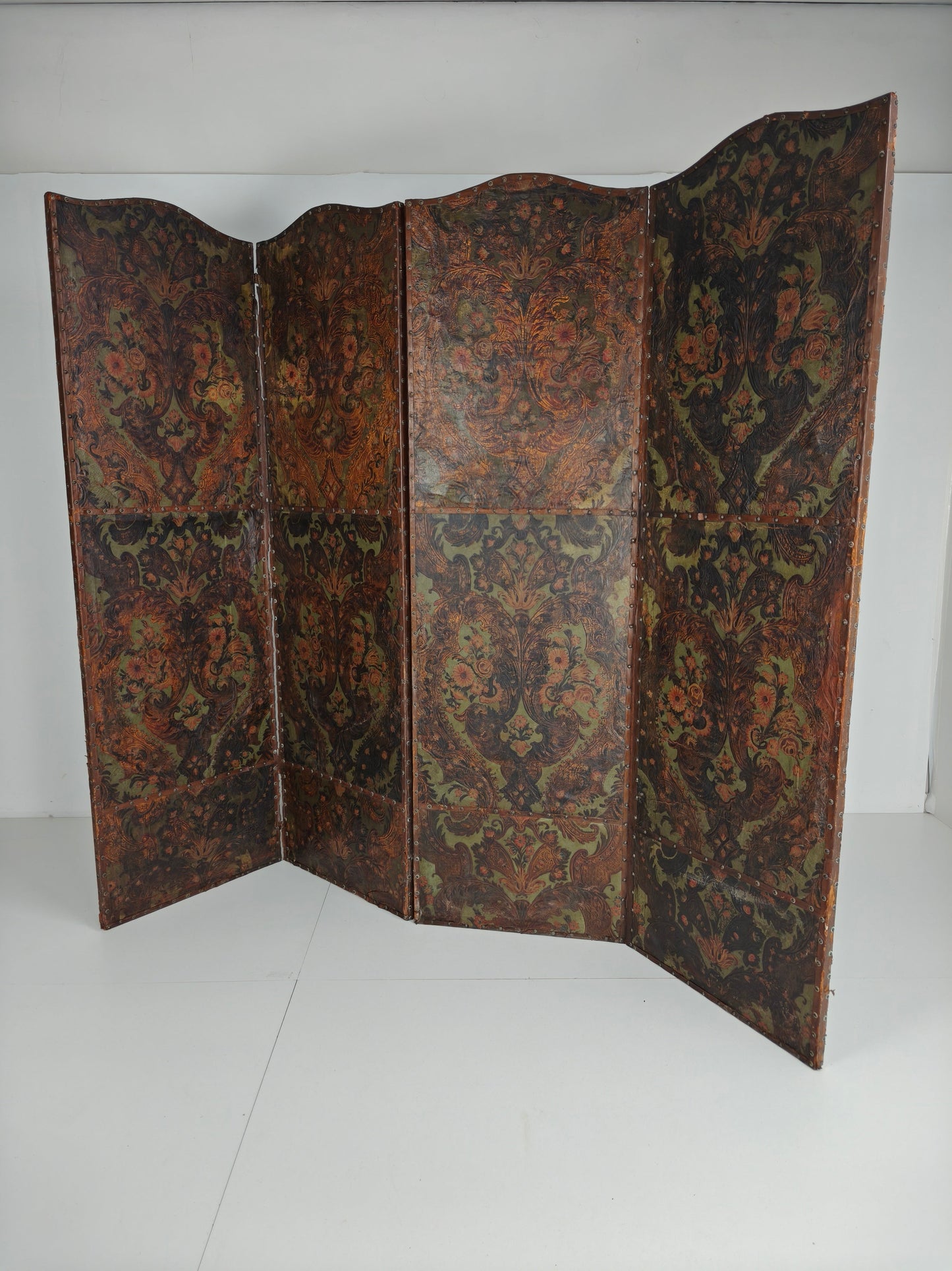 Late 18th-Century Belgian Embossed Leather Folding Screen – After Daniel Marot Late 18th-Century Belgian Embossed Leather Folding Screen – After Daniel Marot