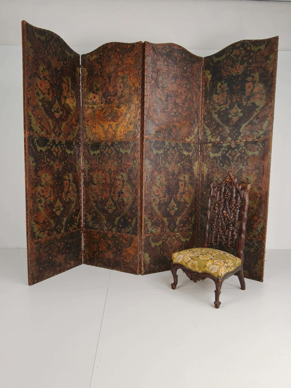 Late 18th-Century Belgian Embossed Leather Folding Screen – After Daniel Marot Late 18th-Century Belgian Embossed Leather Folding Screen – After Daniel Marot