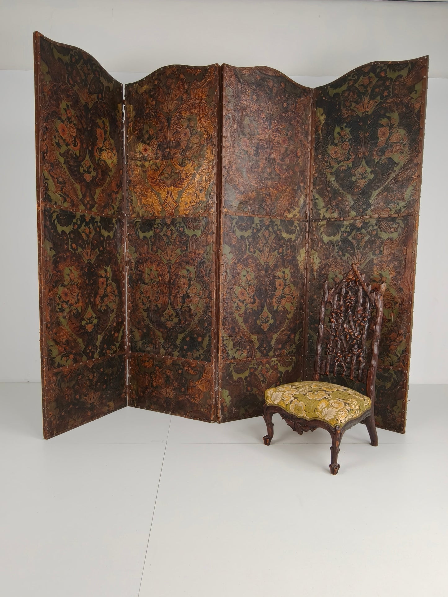 Late 18th-Century Belgian Embossed Leather Folding Screen – After Daniel Marot Late 18th-Century Belgian Embossed Leather Folding Screen – After Daniel Marot