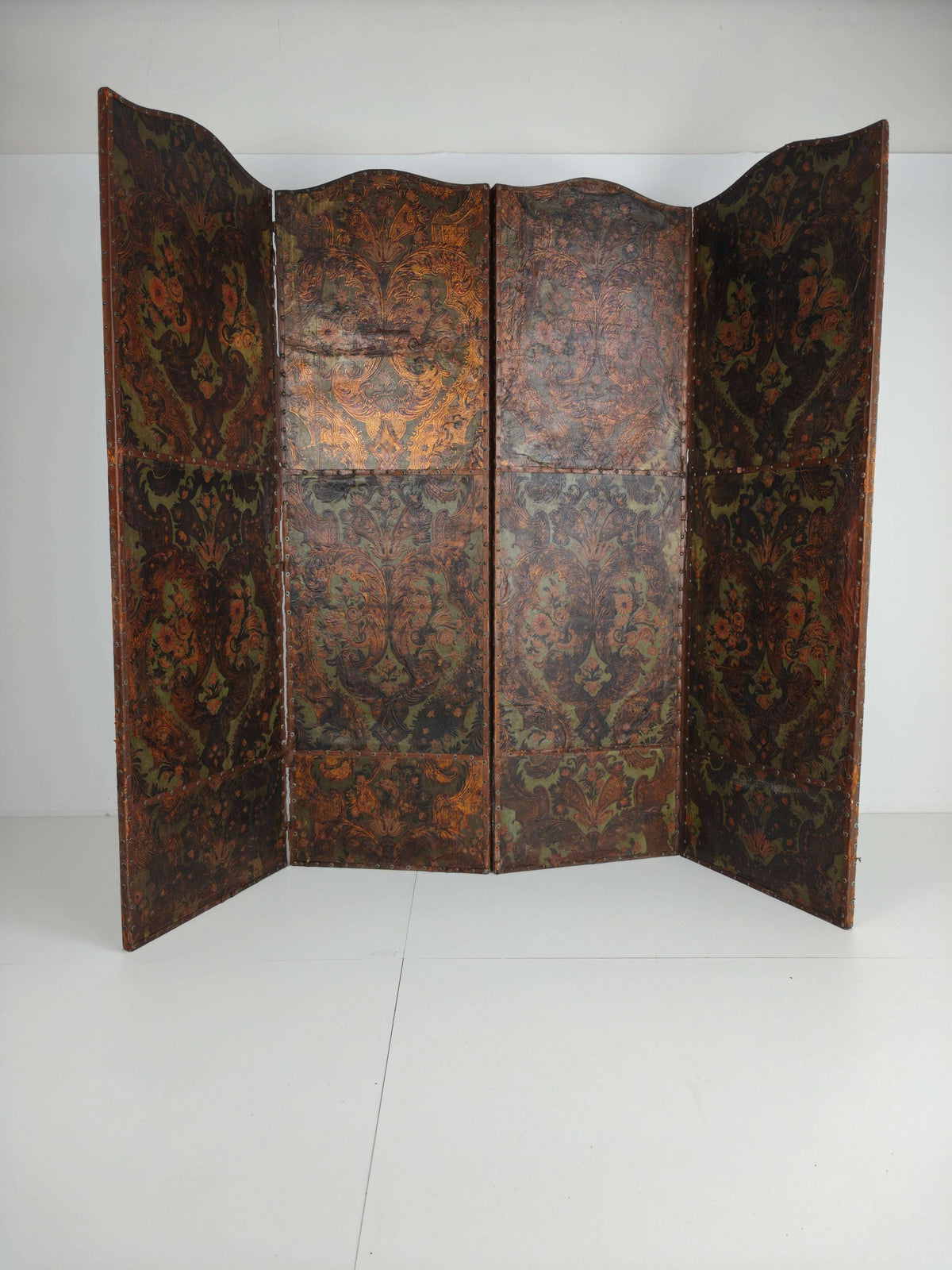 Late 18th-Century Belgian Embossed Leather Folding Screen – After Daniel Marot Late 18th-Century Belgian Embossed Leather Folding Screen – After Daniel Marot