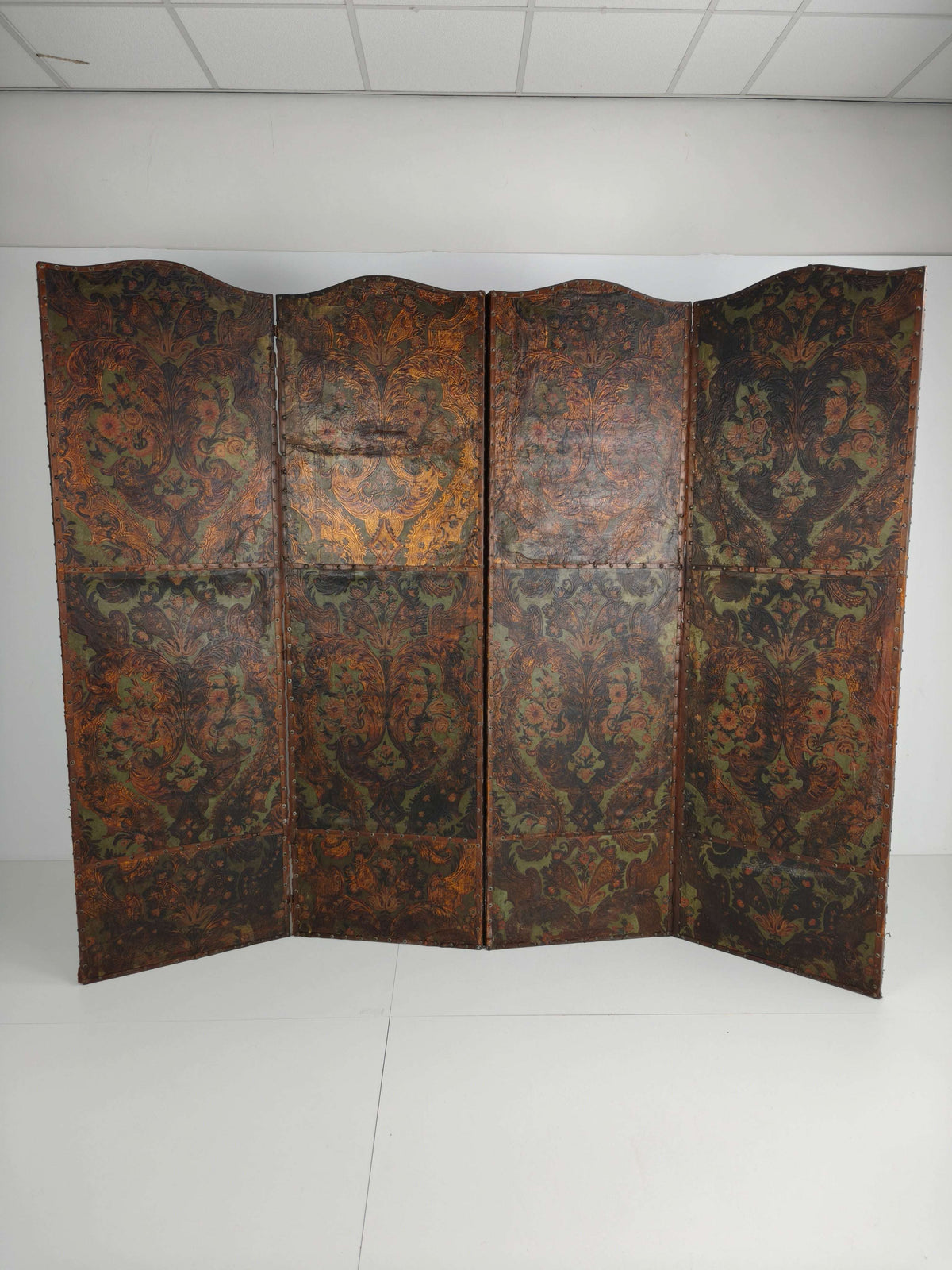 Late 18th-Century Belgian Embossed Leather Folding Screen – After Daniel Marot Late 18th-Century Belgian Embossed Leather Folding Screen – After Daniel Marot