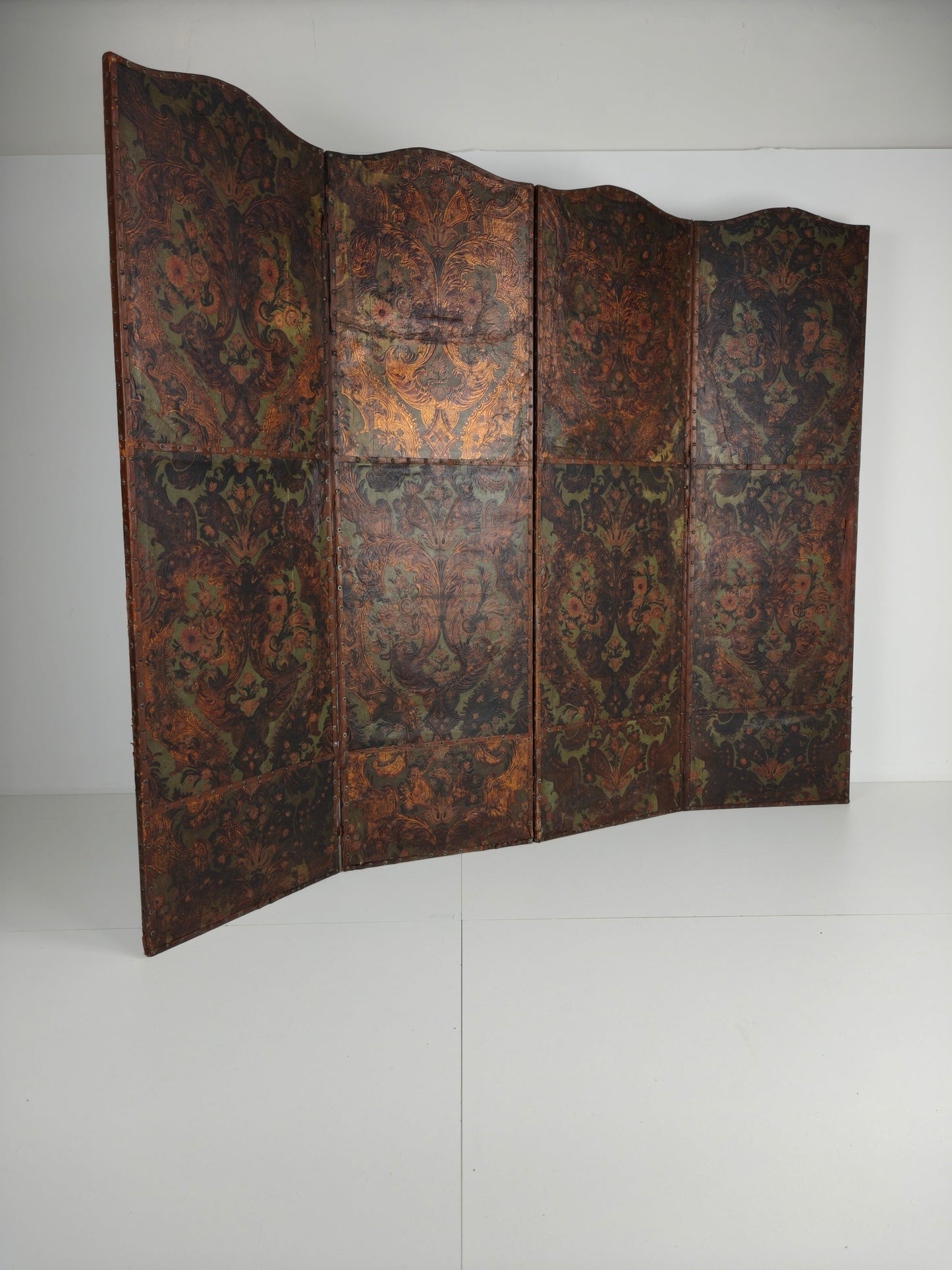 Late 18th-Century Belgian Embossed Leather Folding Screen – After Daniel Marot Late 18th-Century Belgian Embossed Leather Folding Screen – After Daniel Marot