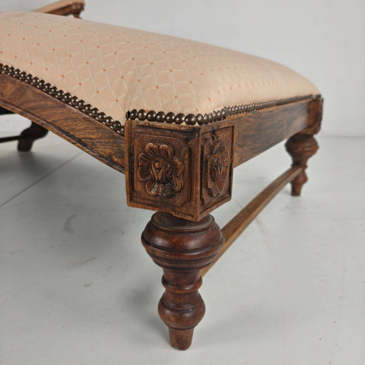 Late 19th Century Antique Chaise Longue / Daybed – England Late 19th Century Antique Chaise Longue / Daybed – England