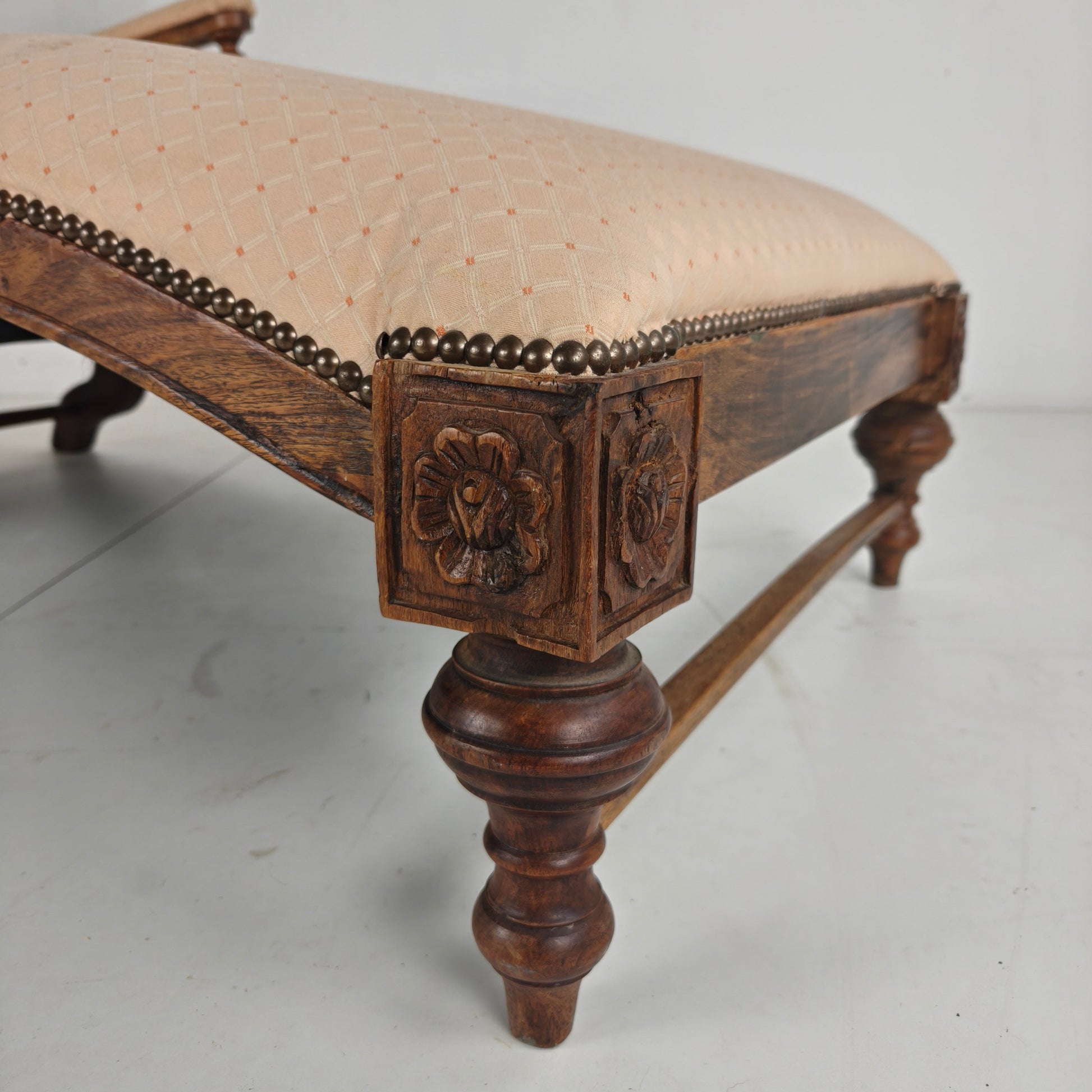 Late 19th Century Antique Chaise Longue / Daybed – England Late 19th Century Antique Chaise Longue / Daybed – England