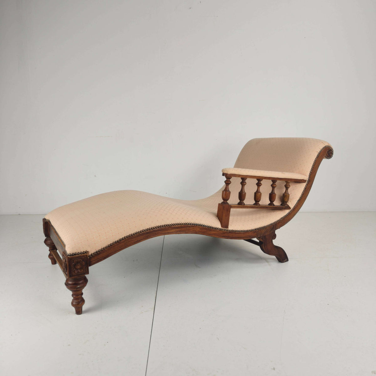 Late 19th Century Antique Chaise Longue / Daybed – England Late 19th Century Antique Chaise Longue / Daybed – England