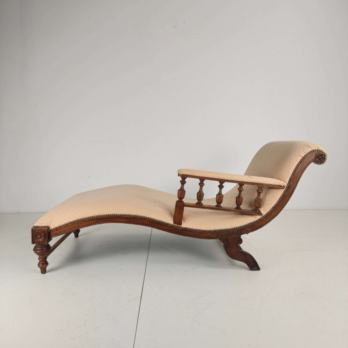 Late 19th Century Antique Chaise Longue / Daybed – England Late 19th Century Antique Chaise Longue / Daybed – England