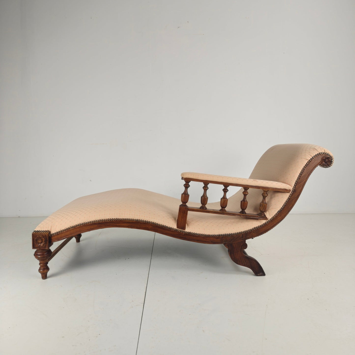 Late 19th Century Antique Chaise Longue / Daybed – England Late 19th Century Antique Chaise Longue / Daybed – England