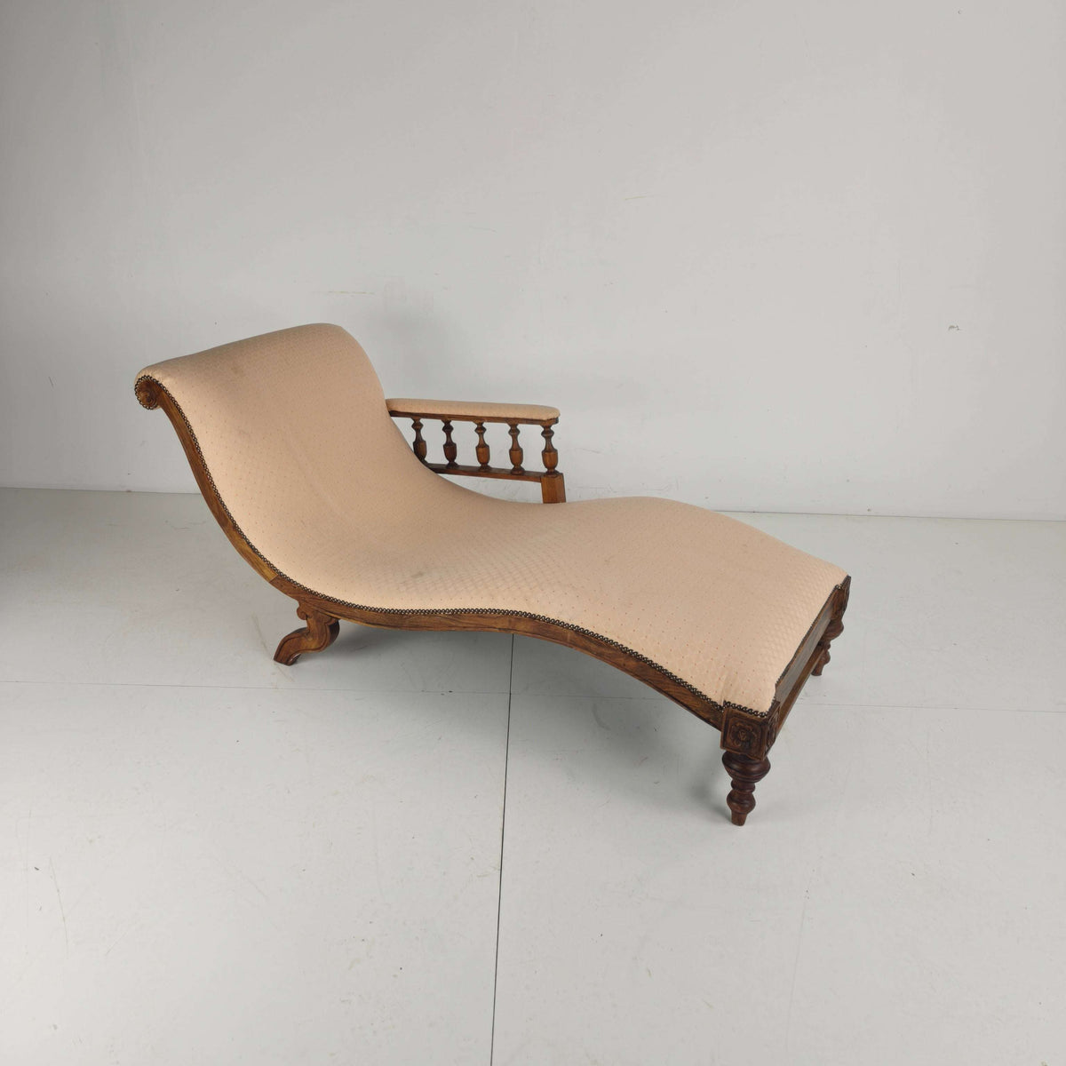 Late 19th Century Antique Chaise Longue / Daybed – England Late 19th Century Antique Chaise Longue / Daybed – England