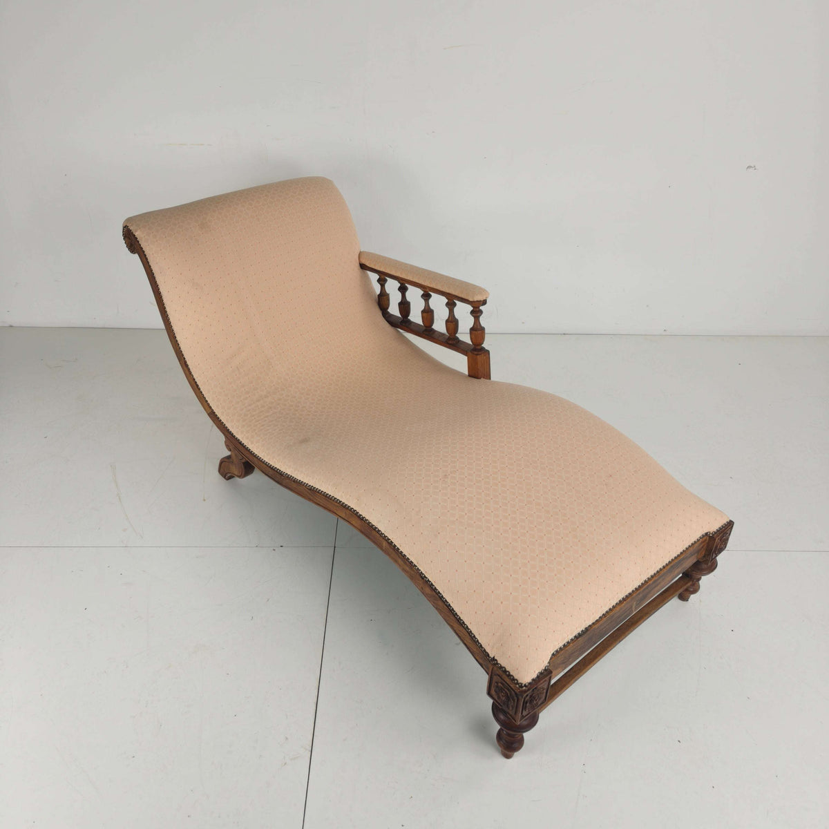 Late 19th Century Antique Chaise Longue / Daybed – England Late 19th Century Antique Chaise Longue / Daybed – England