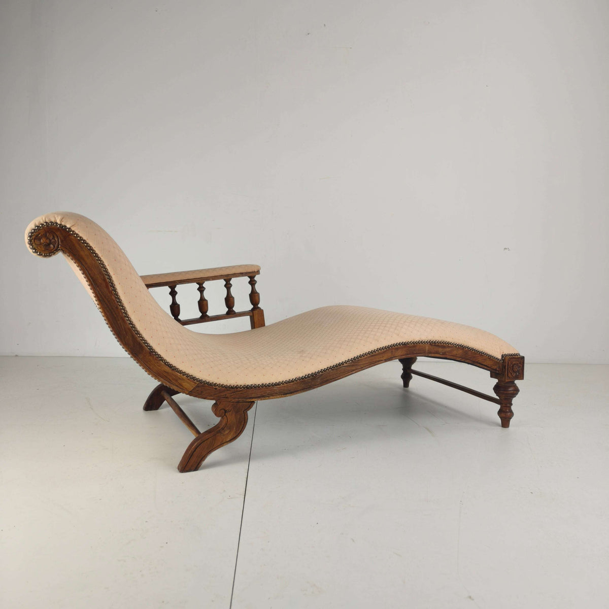 Late 19th Century Antique Chaise Longue / Daybed – England Late 19th Century Antique Chaise Longue / Daybed – England
