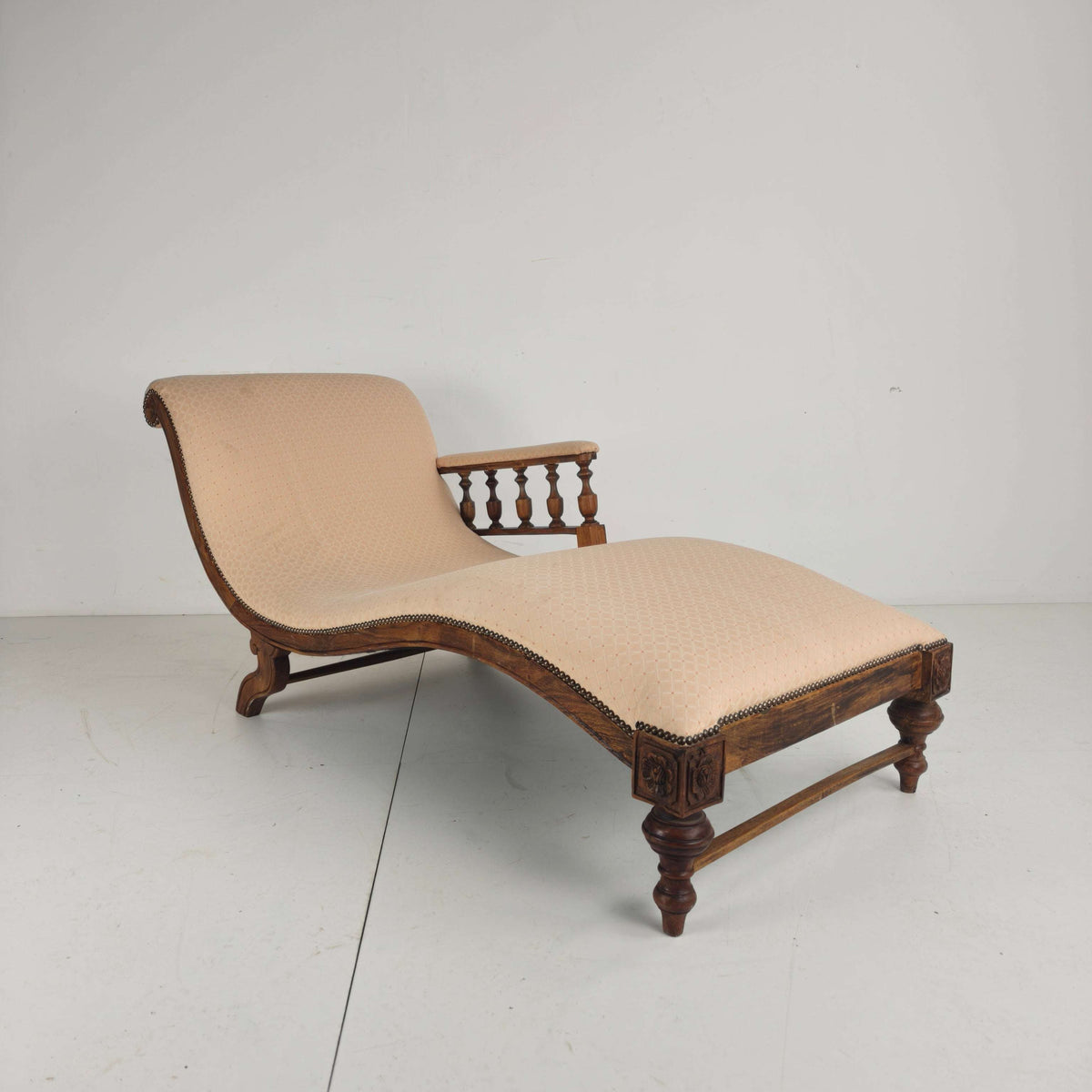 Late 19th Century Antique Chaise Longue / Daybed – England Late 19th Century Antique Chaise Longue / Daybed – England
