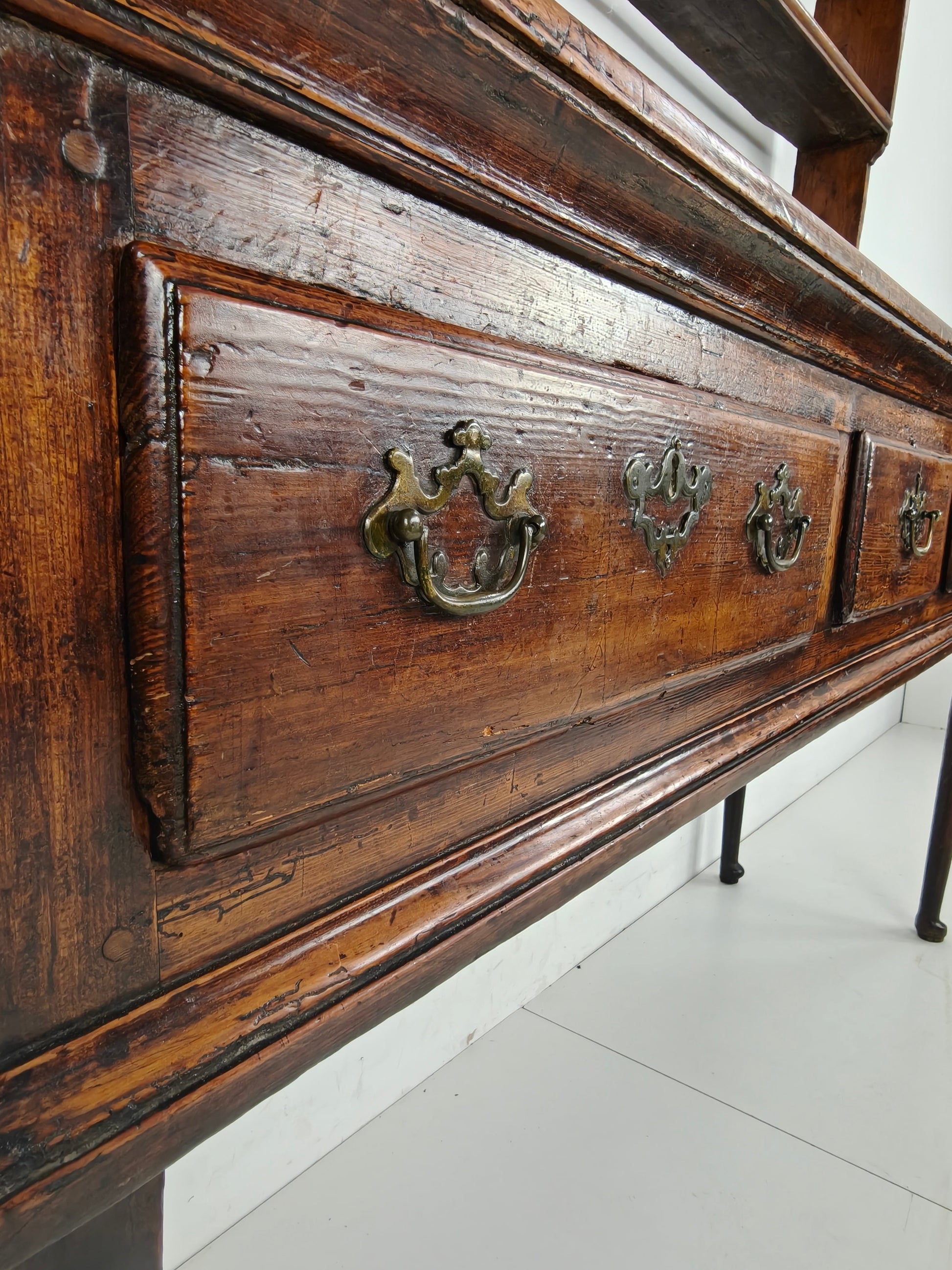 Late Georgian 18th Century Welsh Dresser – Solid Oak Late Georgian 18th Century Welsh Dresser – Solid Oak