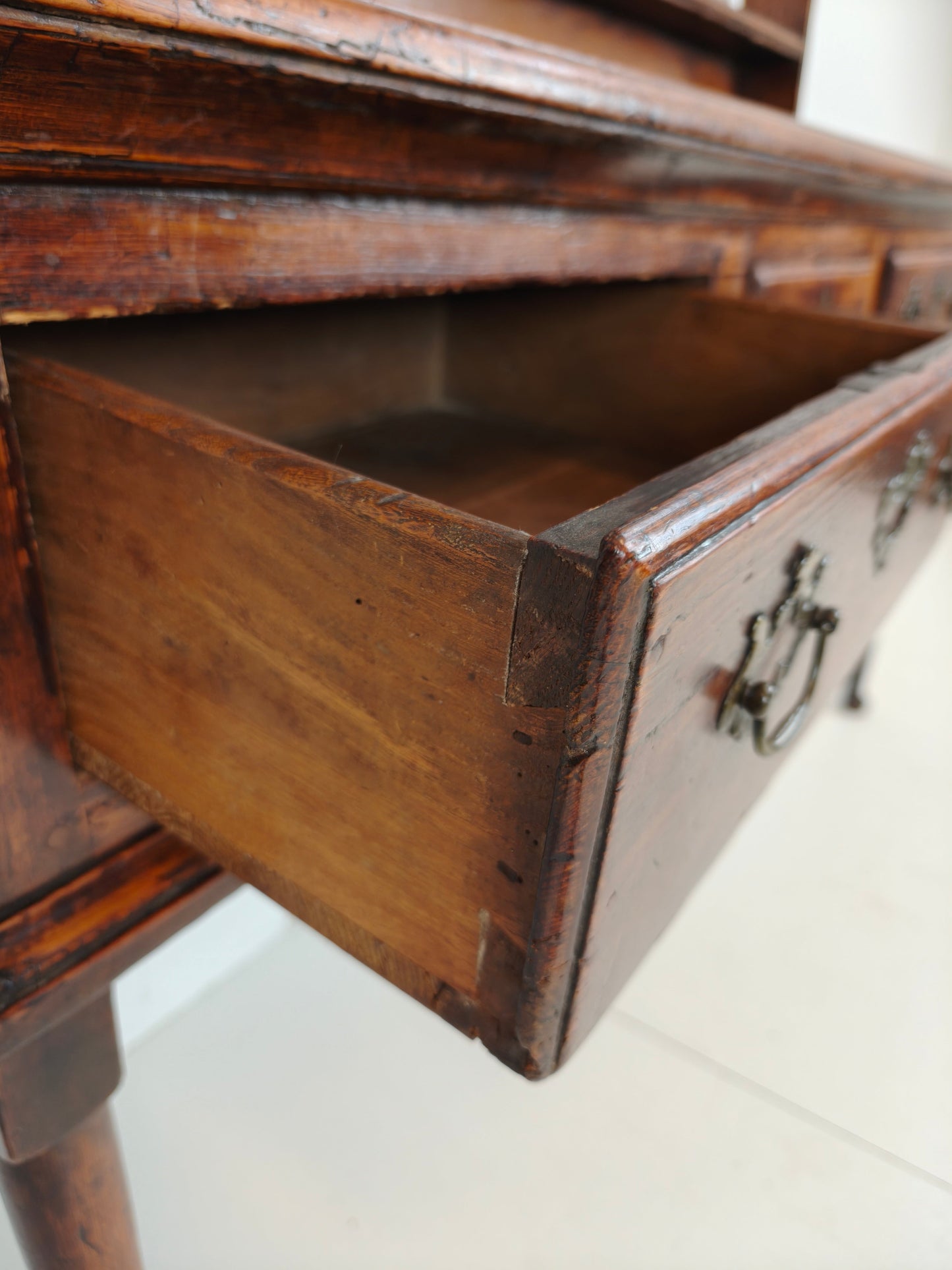 Late Georgian 18th Century Welsh Dresser – Solid Oak Late Georgian 18th Century Welsh Dresser – Solid Oak