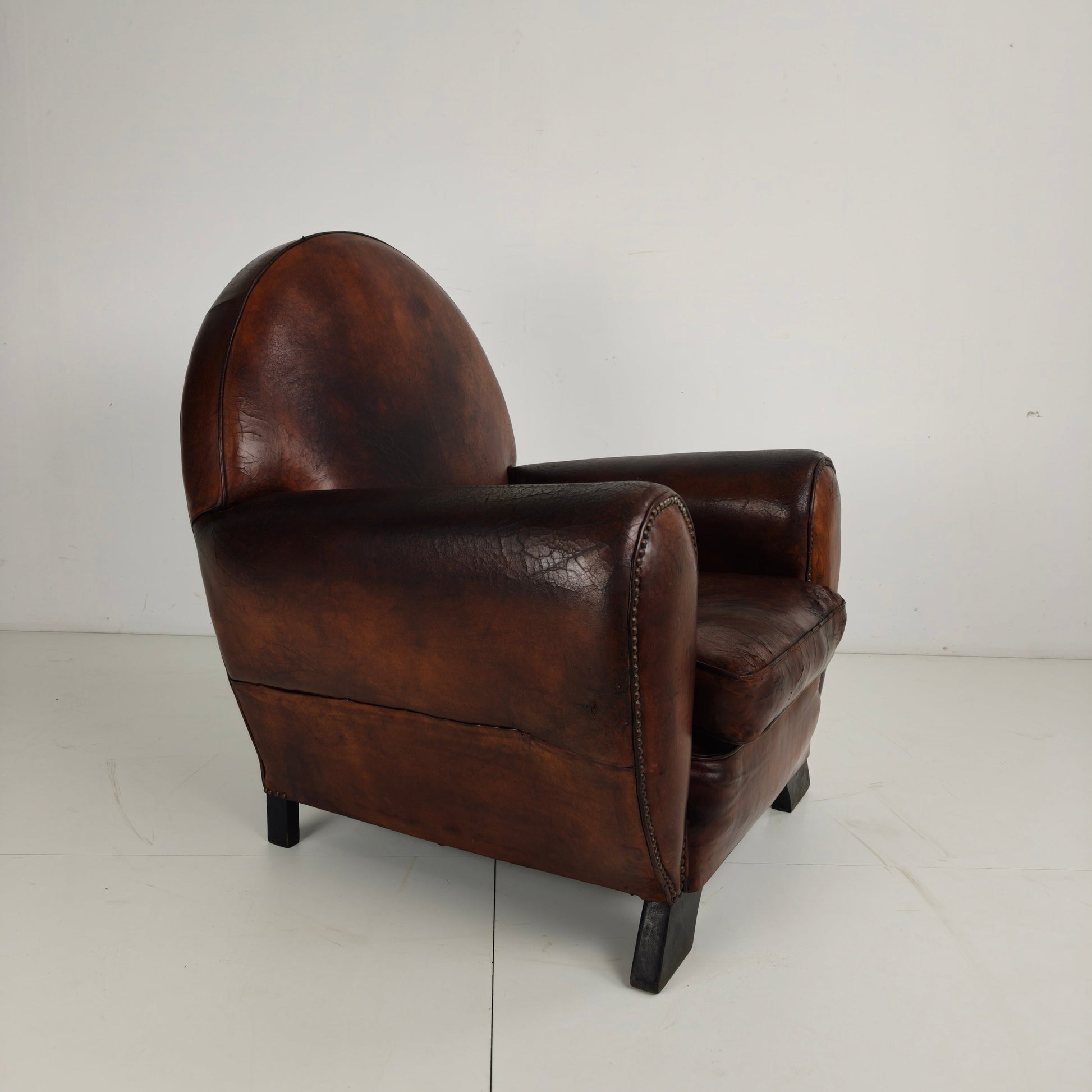 Leather Art Deco Gentleman’s Club Chair Leather Art Deco Gentleman’s Club Chair