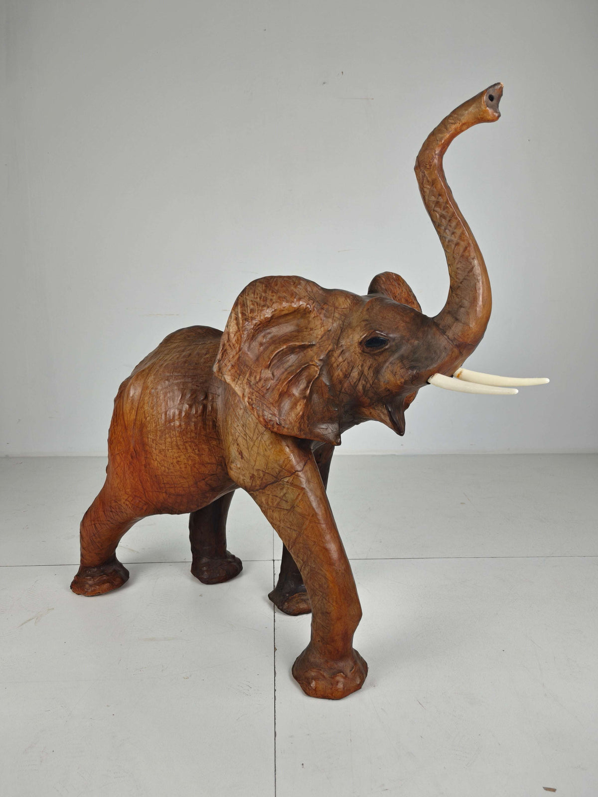 Magnificent Extra-Large Leather Elephant Sculpture – ca. 1950 Magnificent Extra-Large Leather Elephant Sculpture – ca. 1950