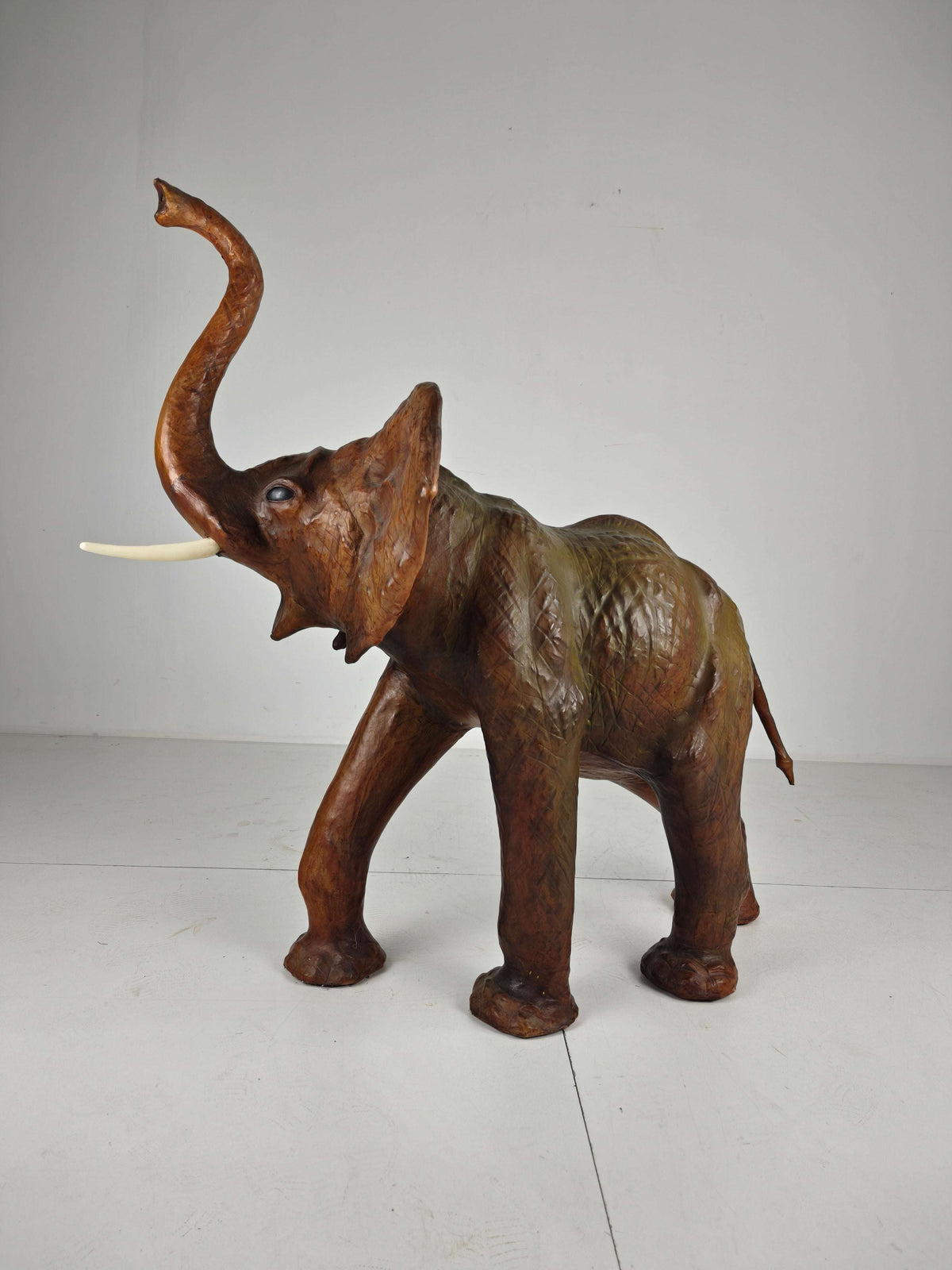 Magnificent Extra-Large Leather Elephant Sculpture – ca. 1950 Magnificent Extra-Large Leather Elephant Sculpture – ca. 1950